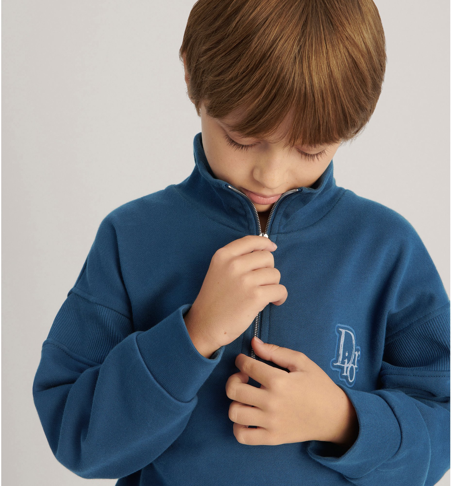 aria_look Kids' Sweatshirt Three quarter closed view
