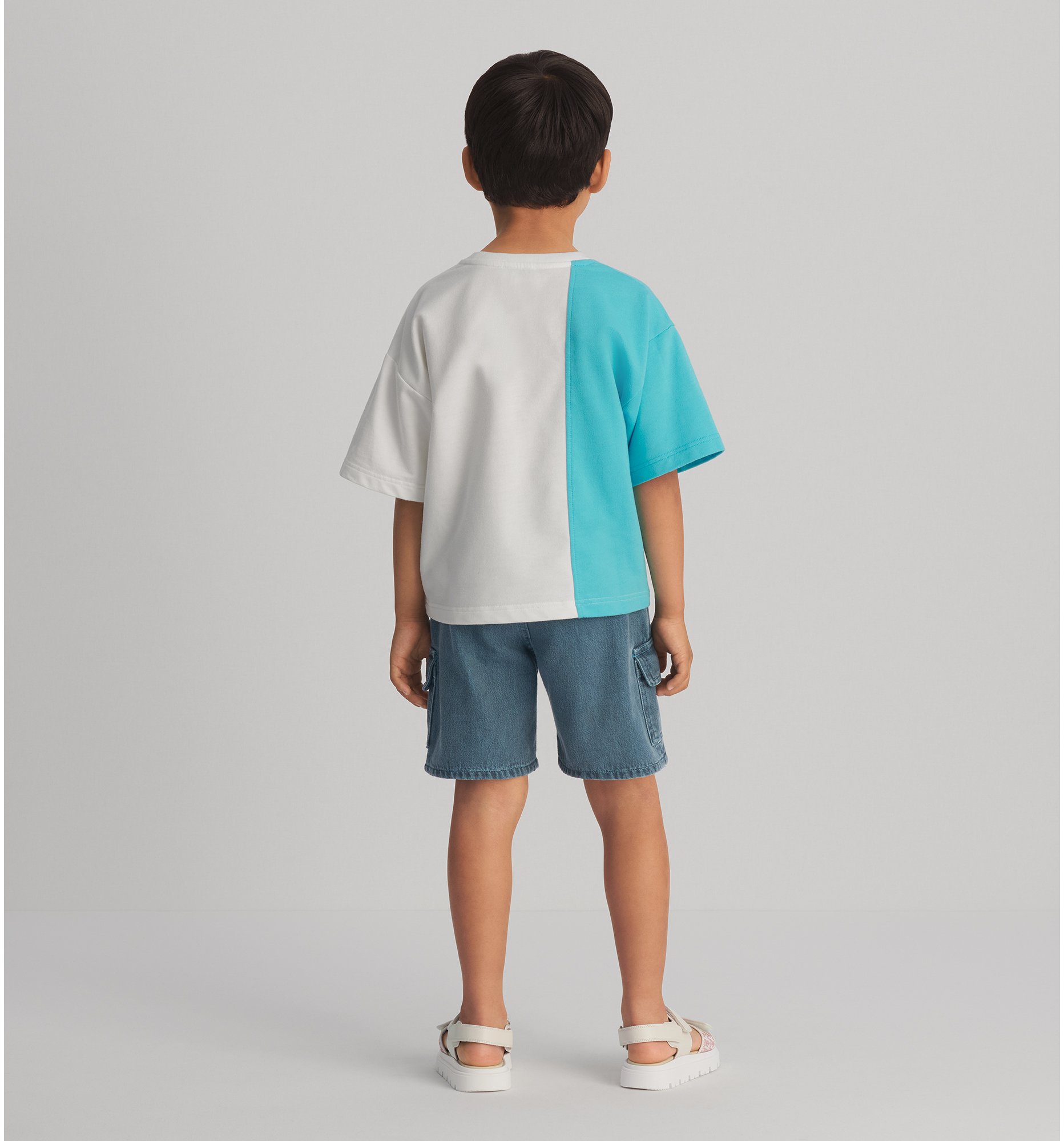 aria_look Kids' Shorts Three quarter back view