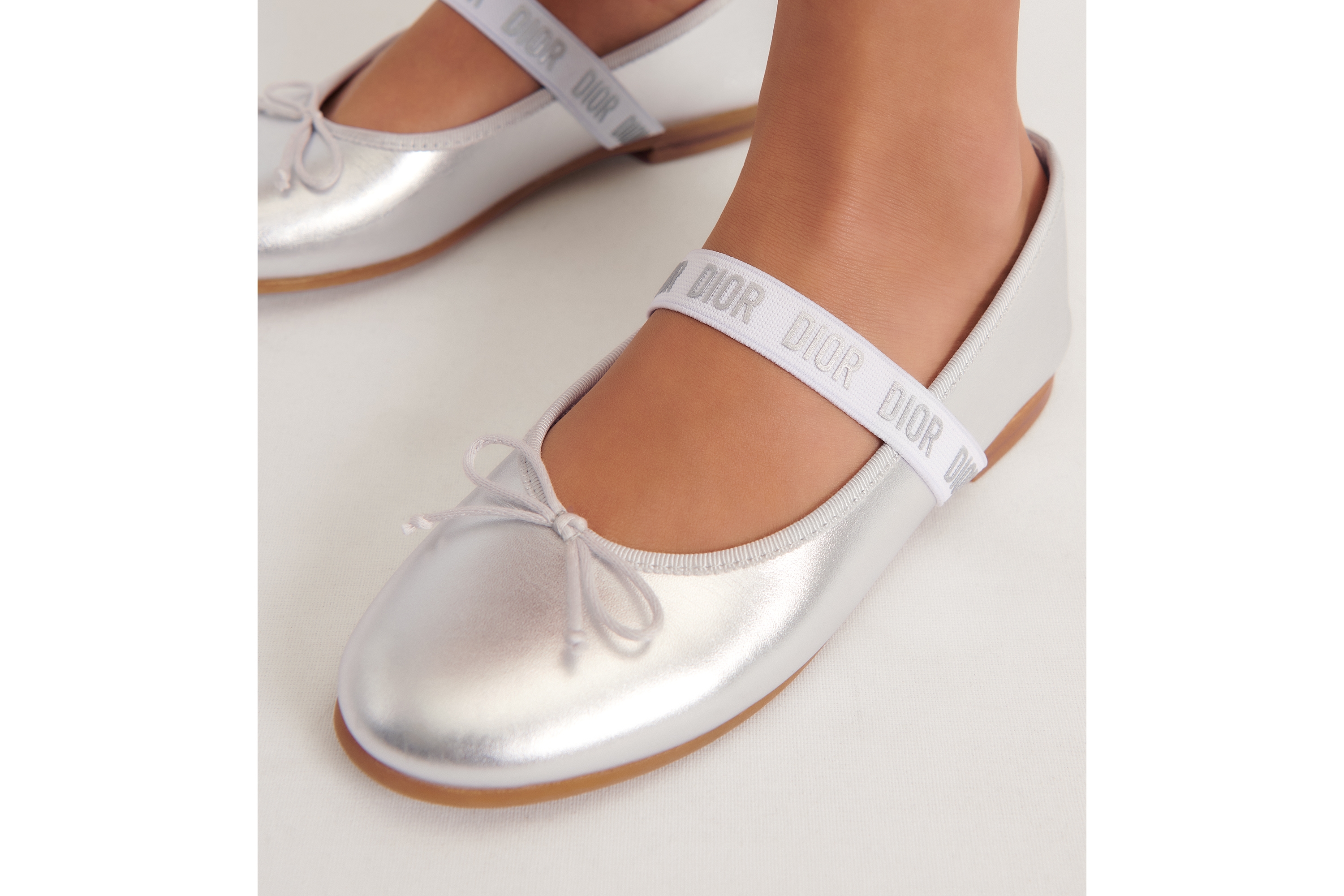 Look Kids' Ballet Flat Metallic Silver-Tone Lambskin E24