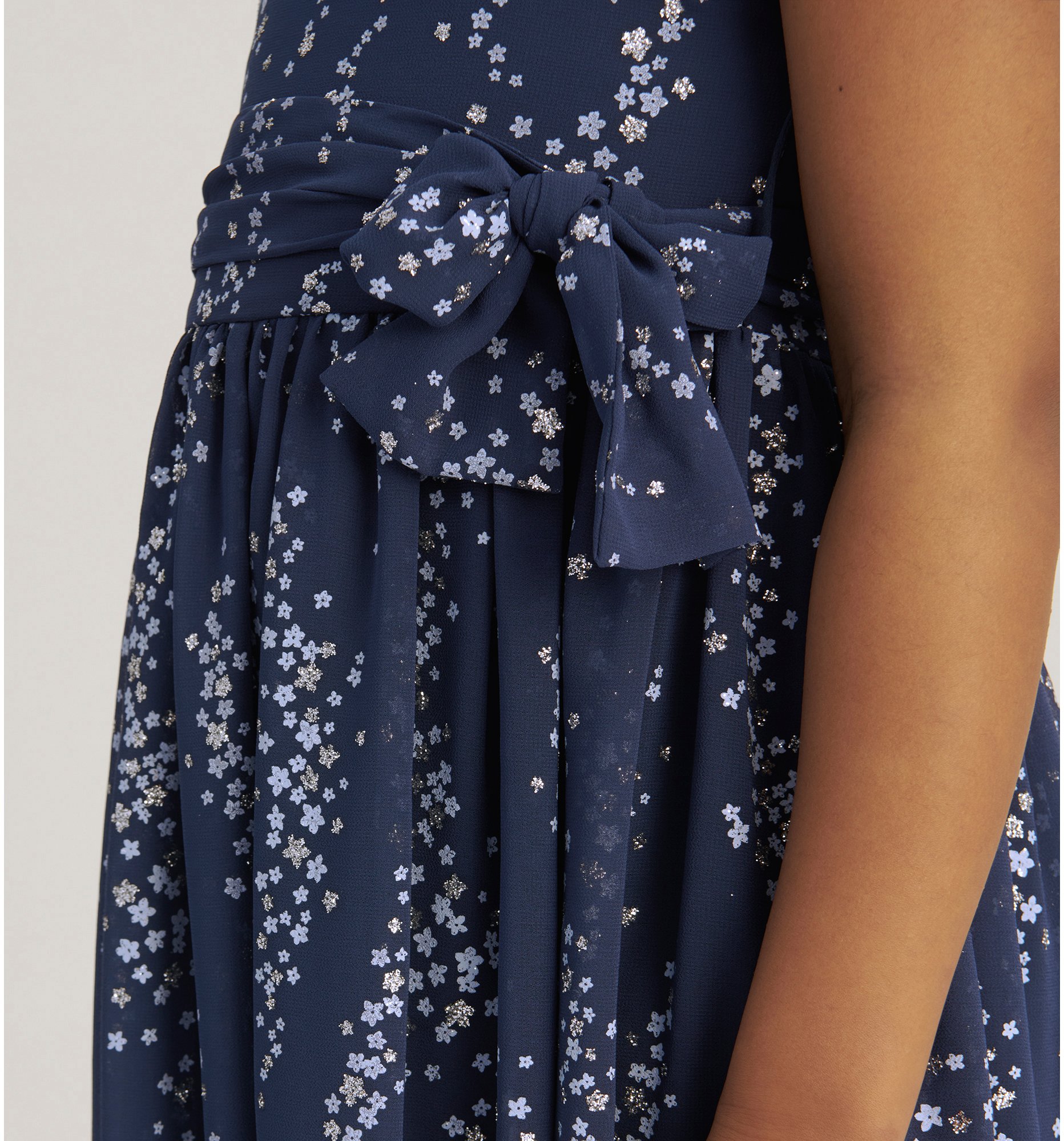 aria_look Ausgestelltes Kleid für Kinder aria_threeQuarterClosedView