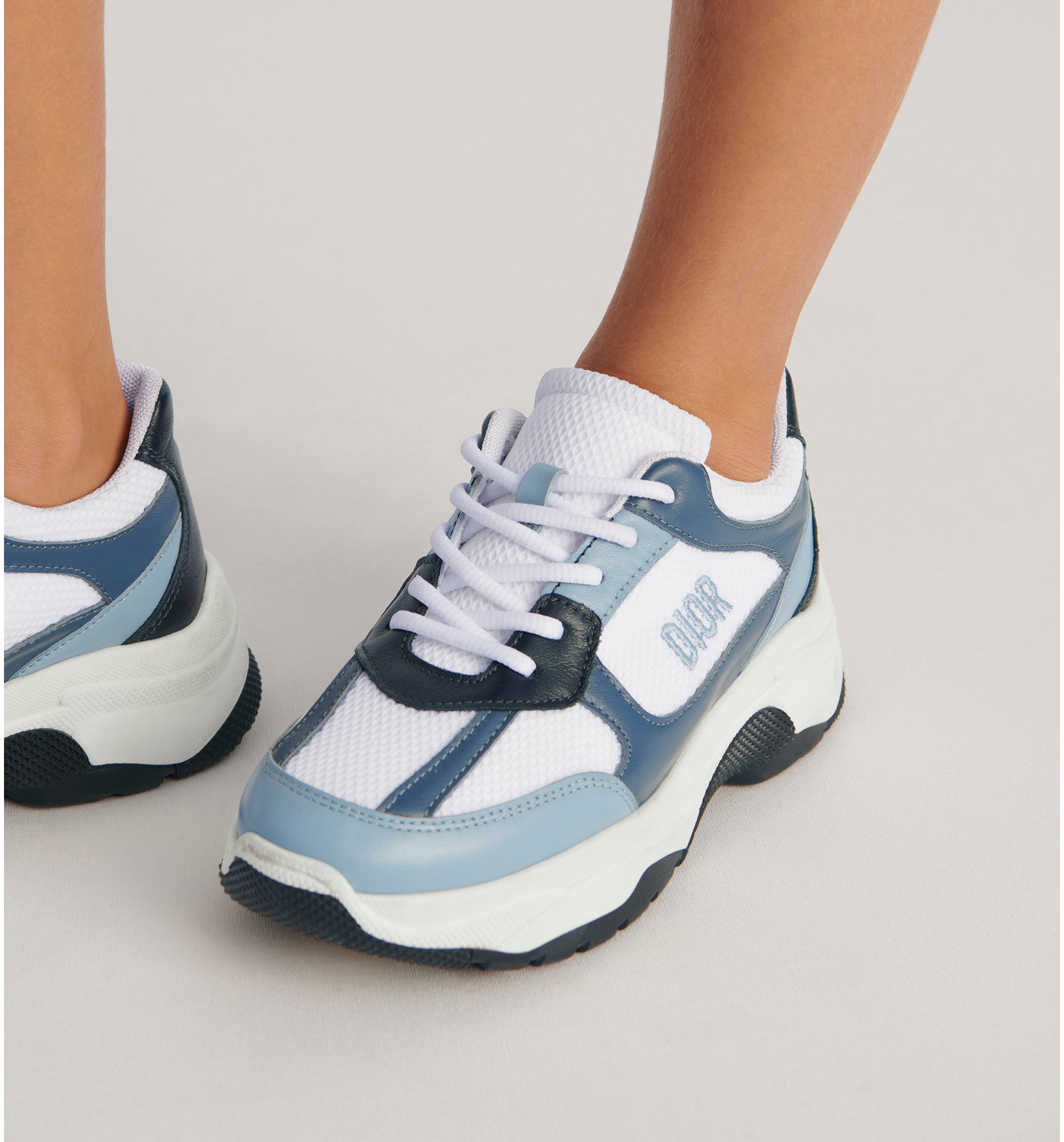 aria_look Kids' Low-Top Sneaker Unfolded view