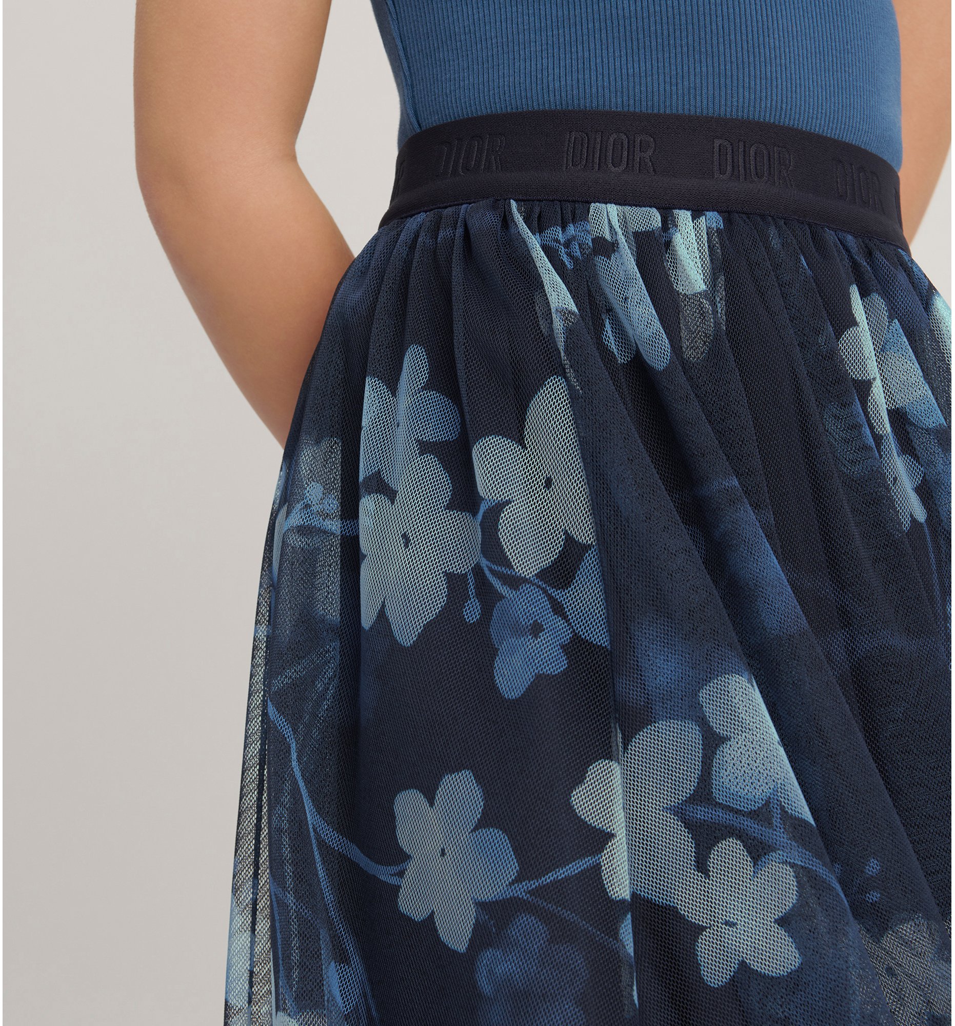 aria_look Kids' Long Skirt Three quarter opened view