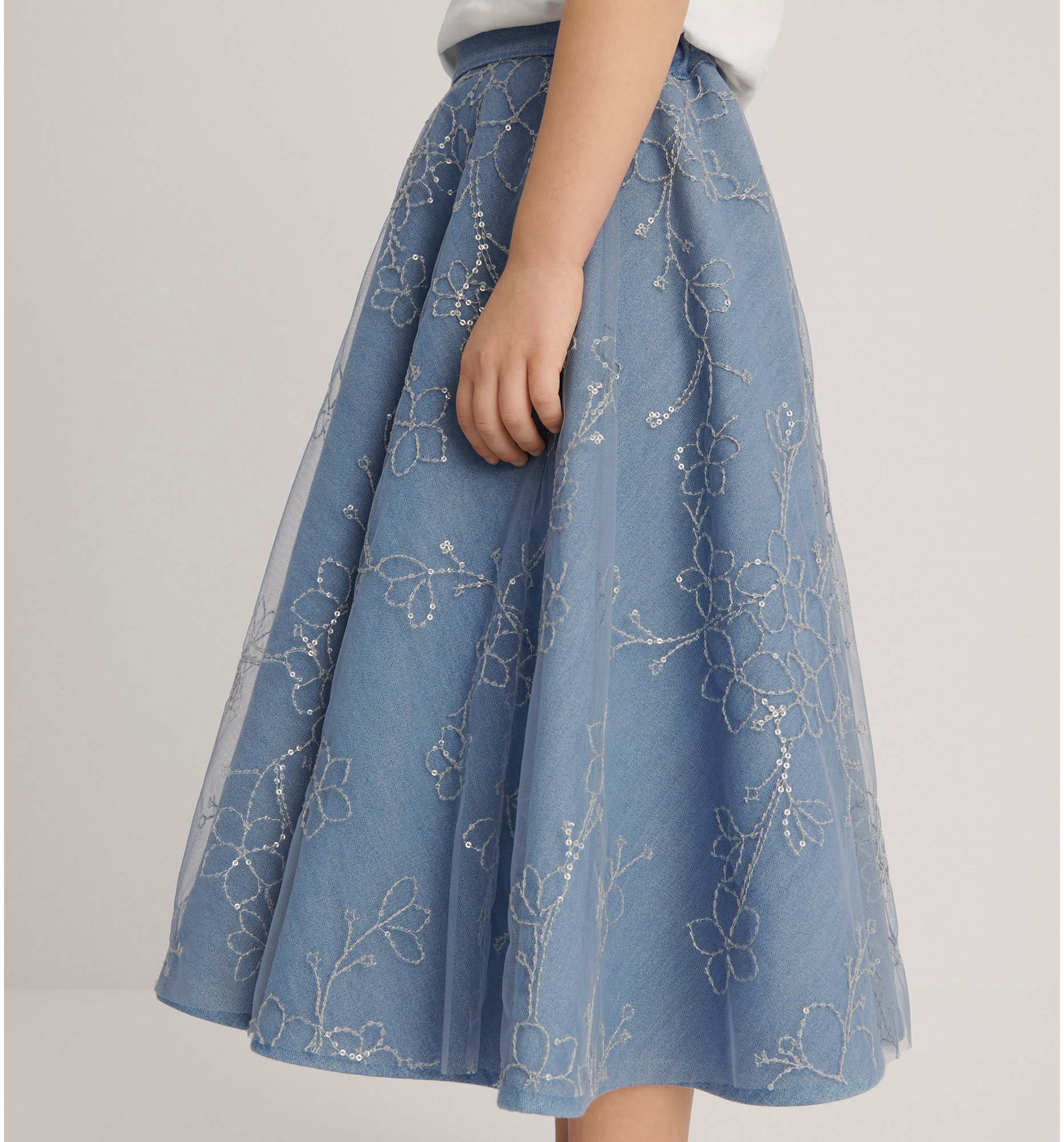 aria_look Kids' Long Skirt Three quarter opened view