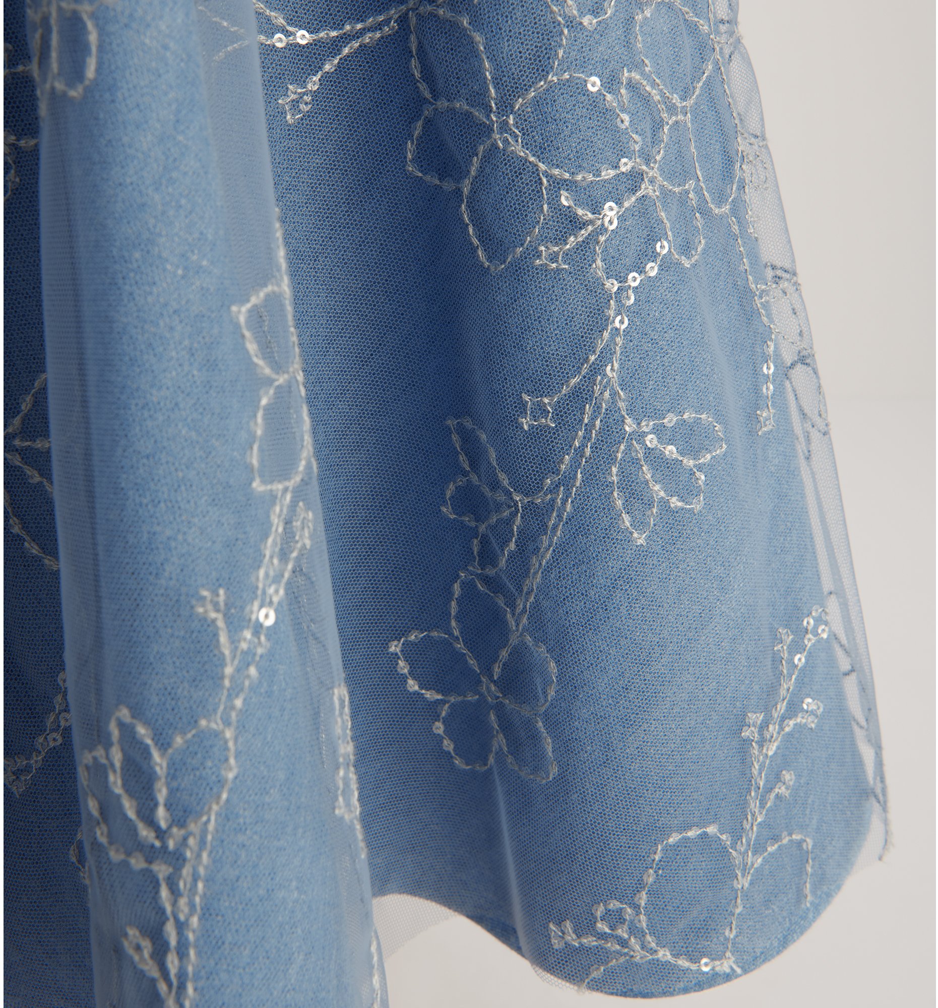 aria_look Kids' Long Skirt Three quarter back view