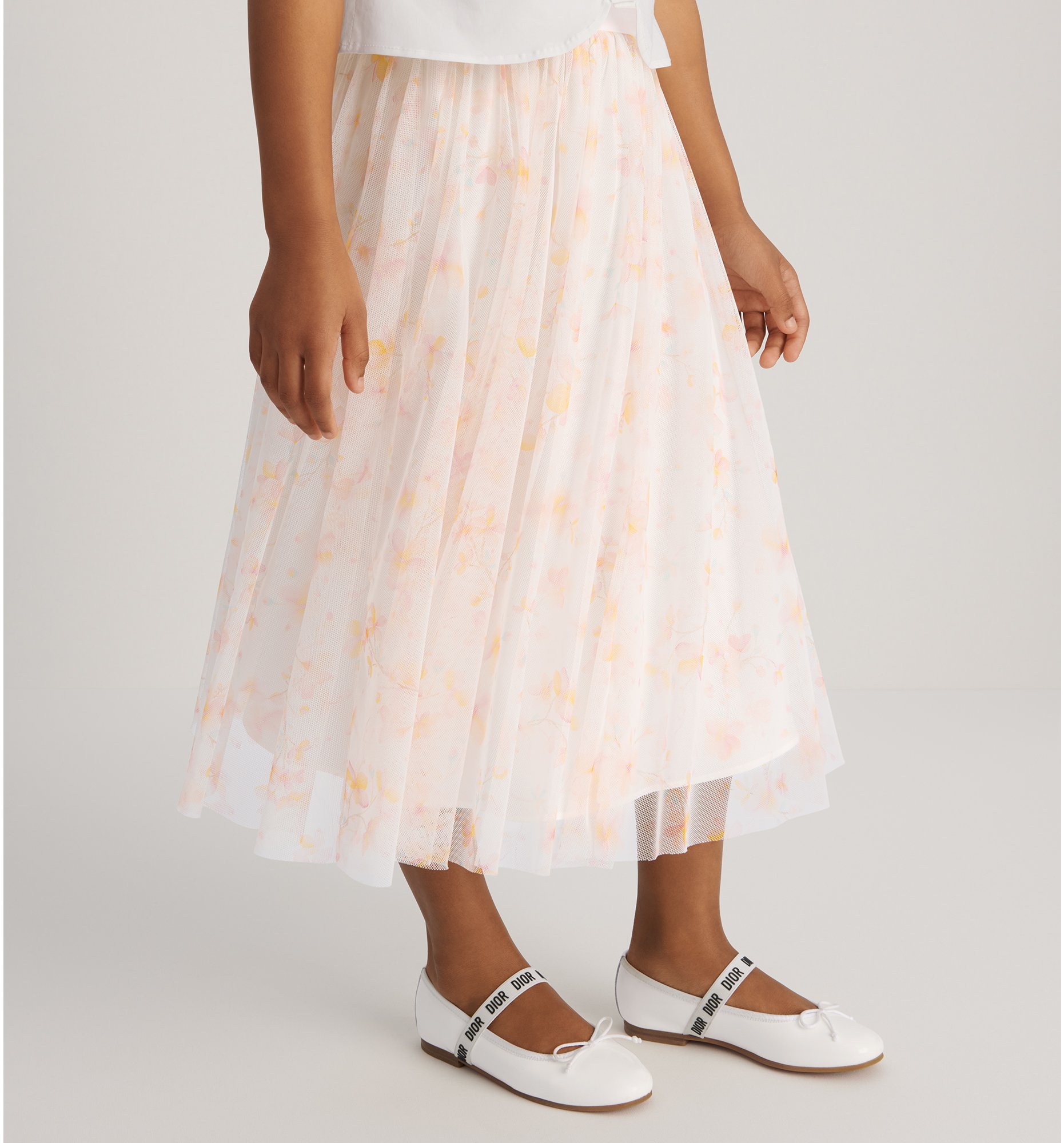 aria_look Kids' Long Skirt Three quarter closed view