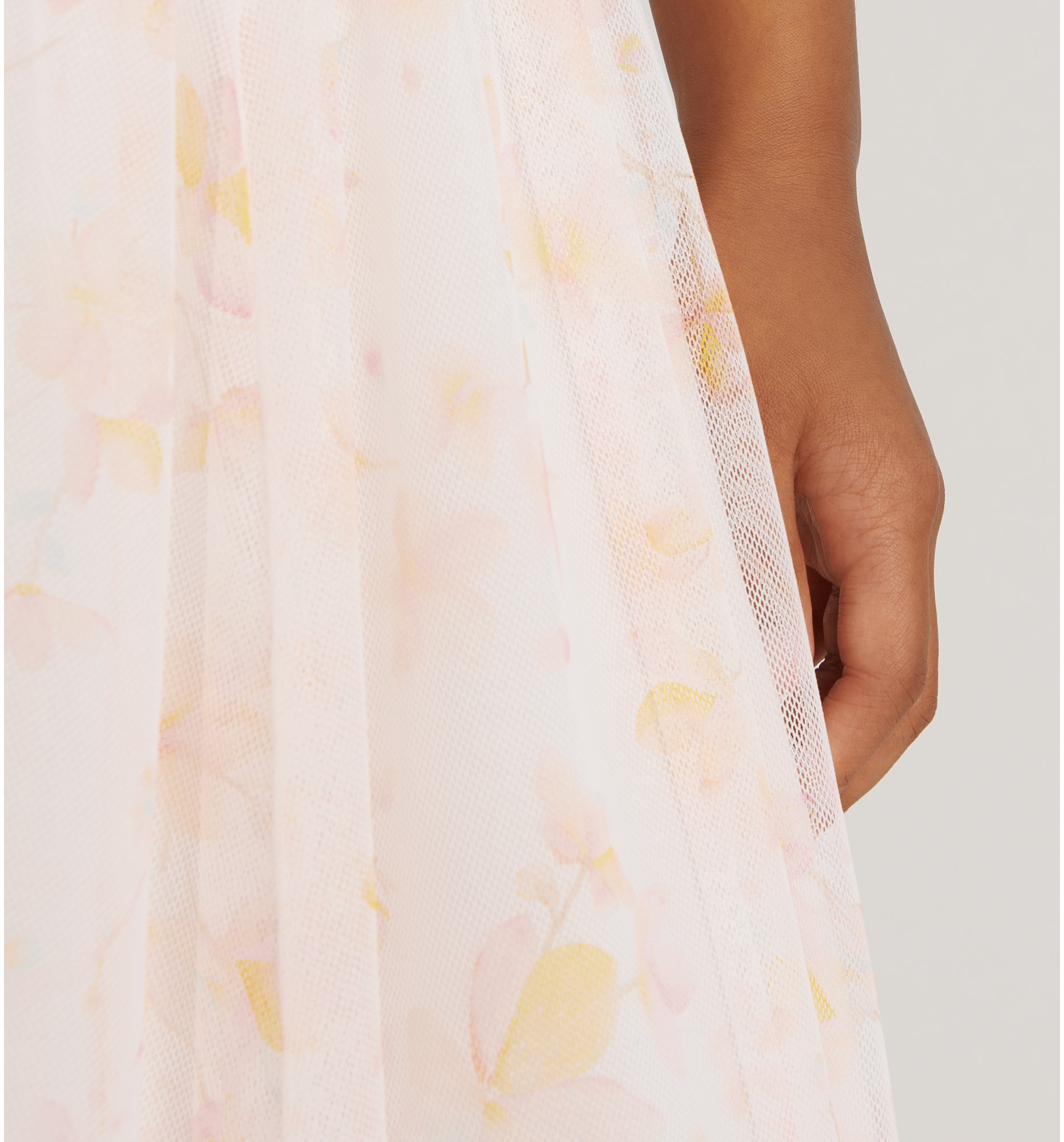 aria_look Kids' Long Skirt Three quarter opened view