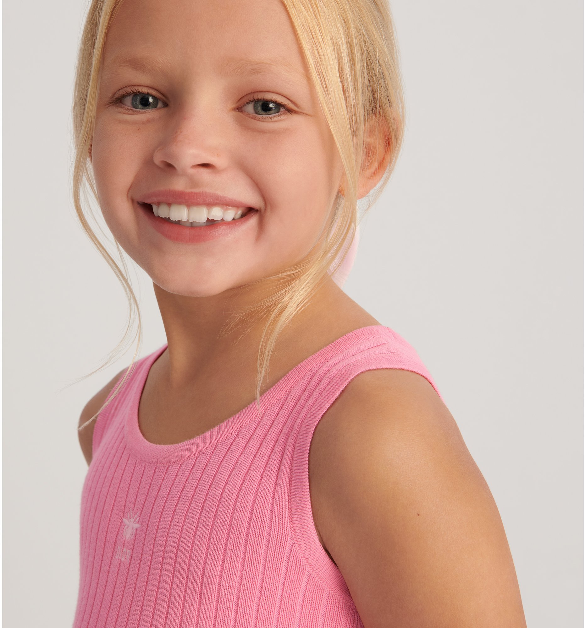 aria_look Kids' Tank Top Three quarter closed view