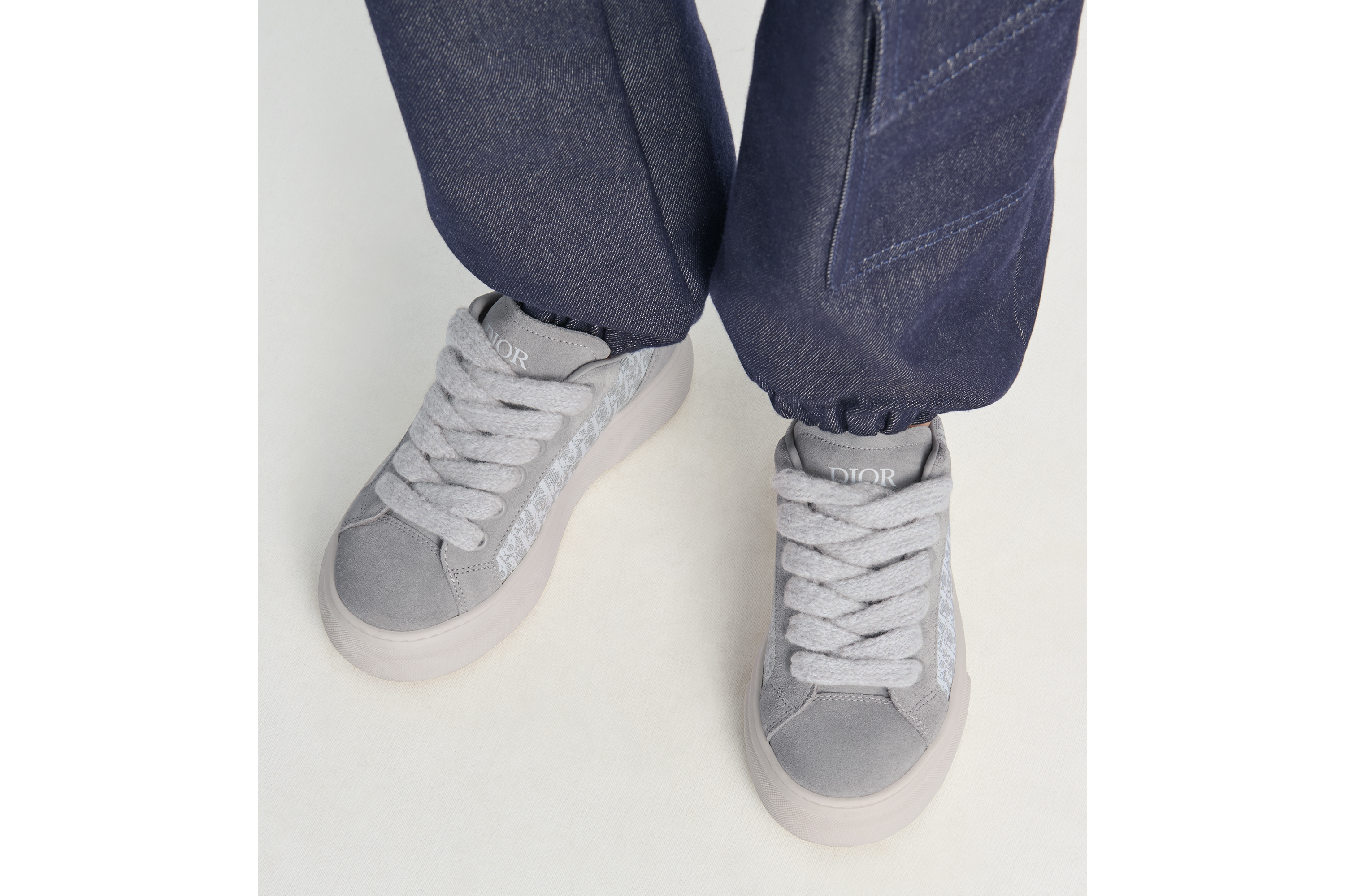 look_image_alt_prefix حذاء سنيكرز منخفض B33 Spin للأطفال نمط ديور أوبليك بحبك الجاكار باللون الرمادي وجلد سويد باللون الرمادي E08