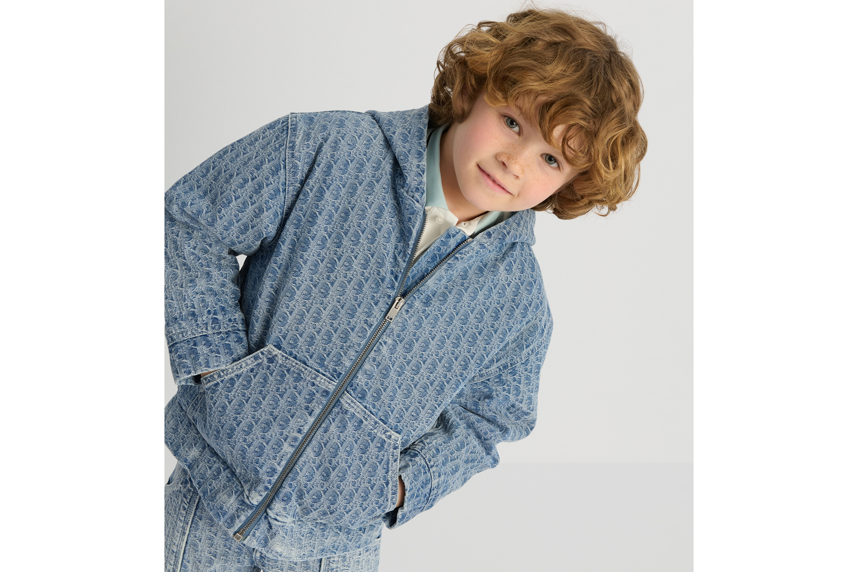 look_image_alt_prefix Kapuzenjacke mit Reißverschluss für Kinder Stonewashed Needle-Punch-Baumwolldenim in Blau und Dior Oblique Jacquard E05