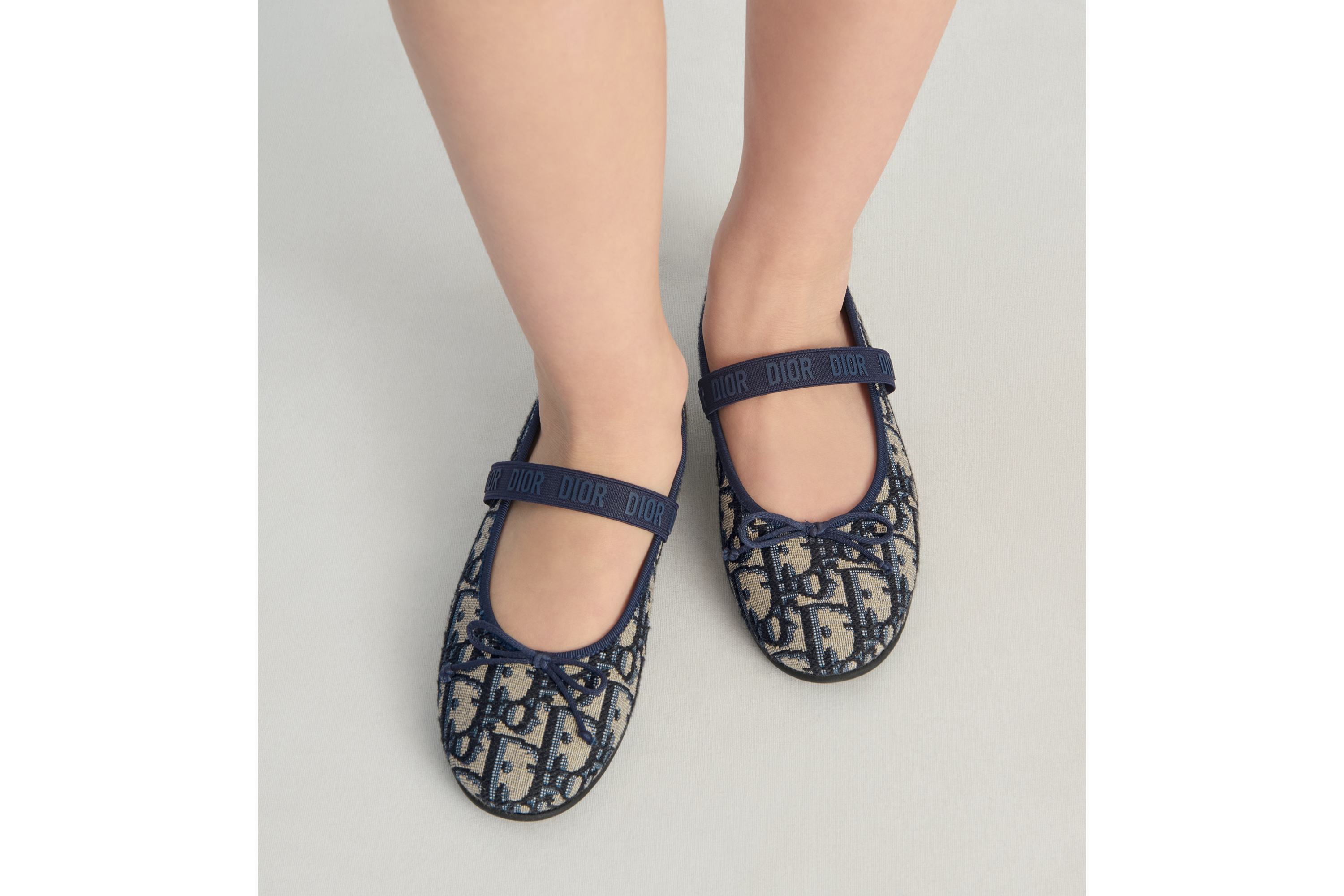 look_image_alt_prefix Ballerina für Kinder Dior Oblique Baumwolljacquard in Beige und Blau E04