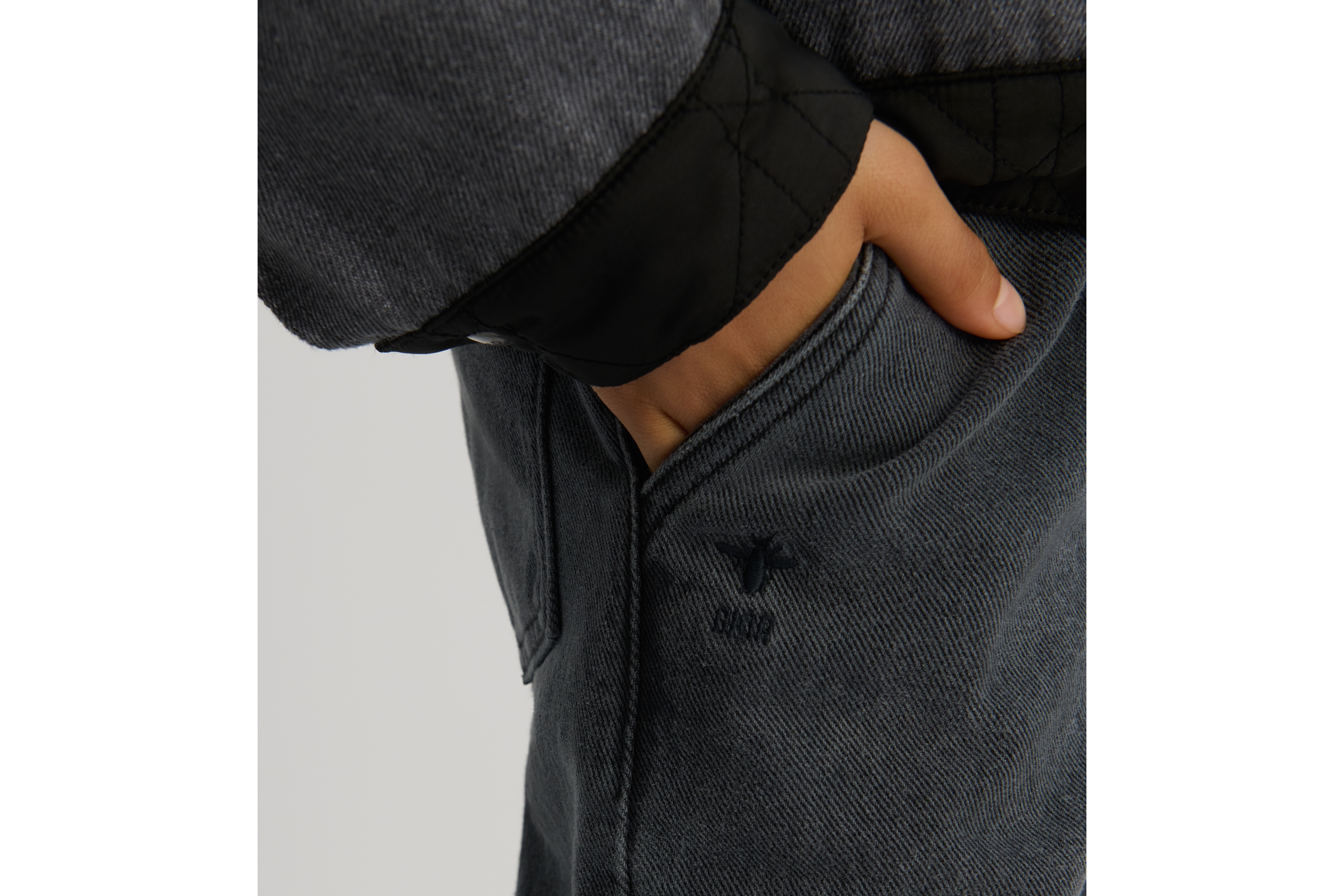 look_image_alt_prefix Pantalón de pernera ancha Dior Kids Denim de algodón gris lavado a la piedra E07