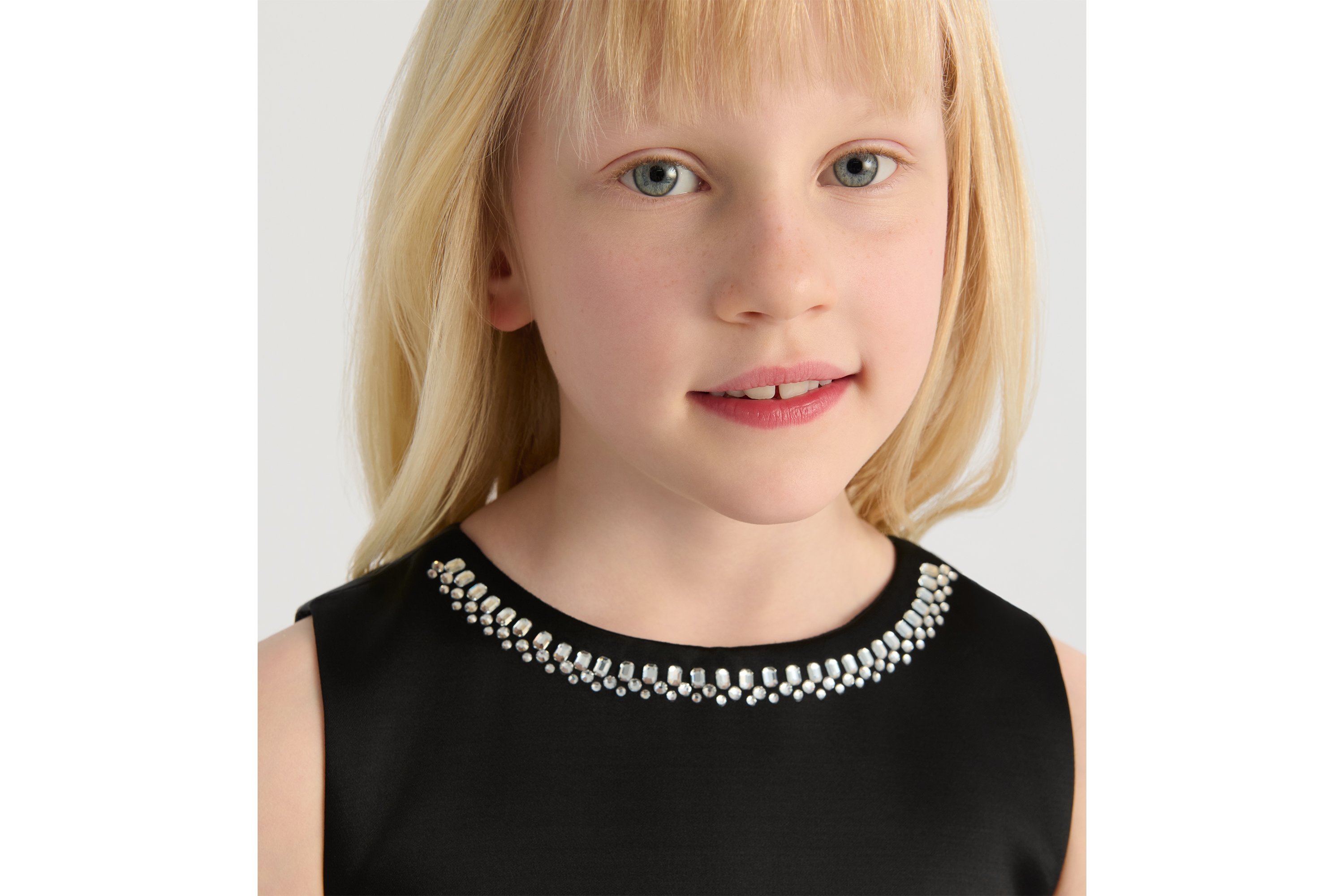 look_image_alt_prefix Jurk in A-lijn voor kinderen Zwart satijn E02