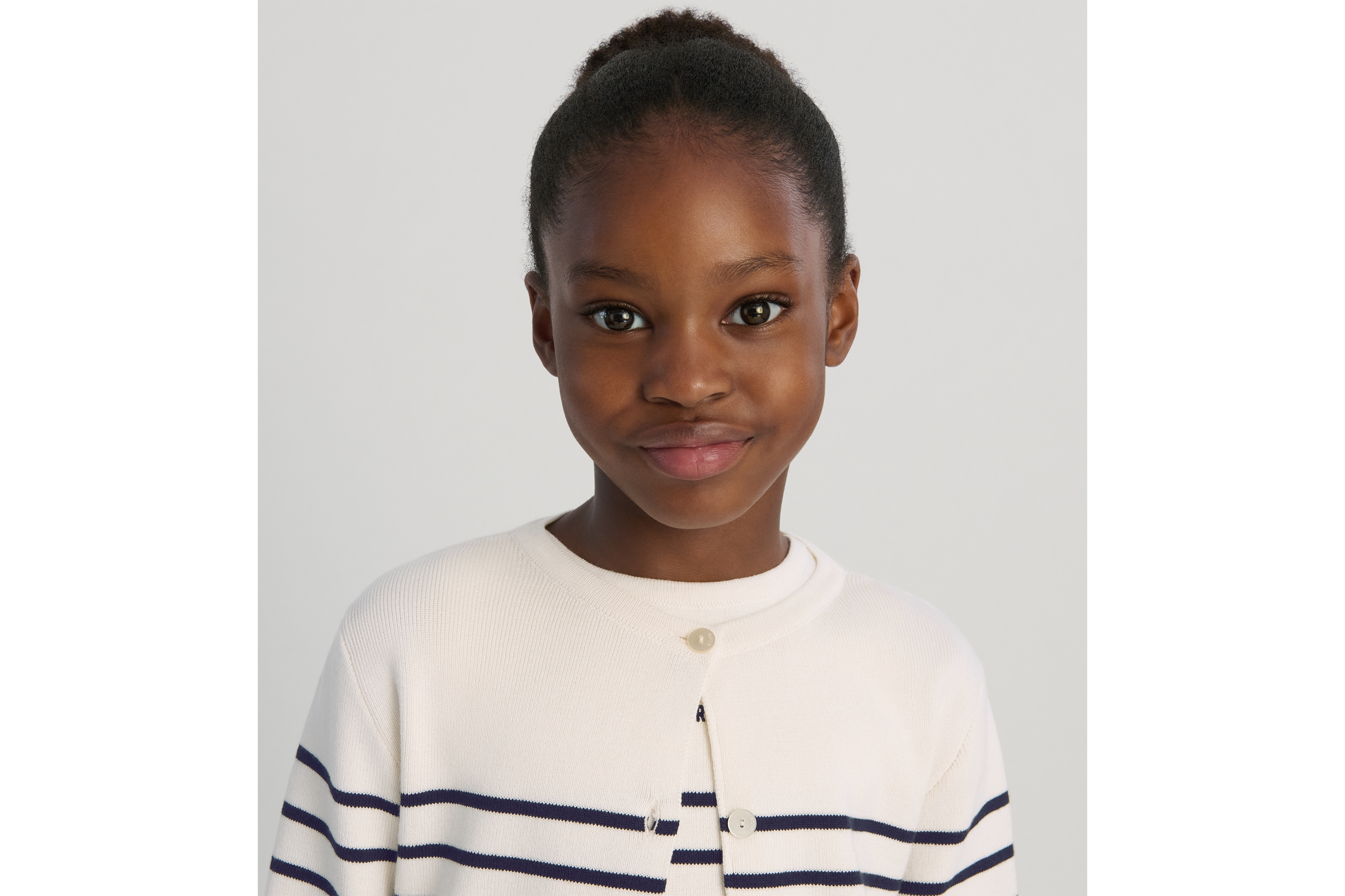 Cardigan enfant Maille de coton et cachemire ivoire à rayures bleu marine E01