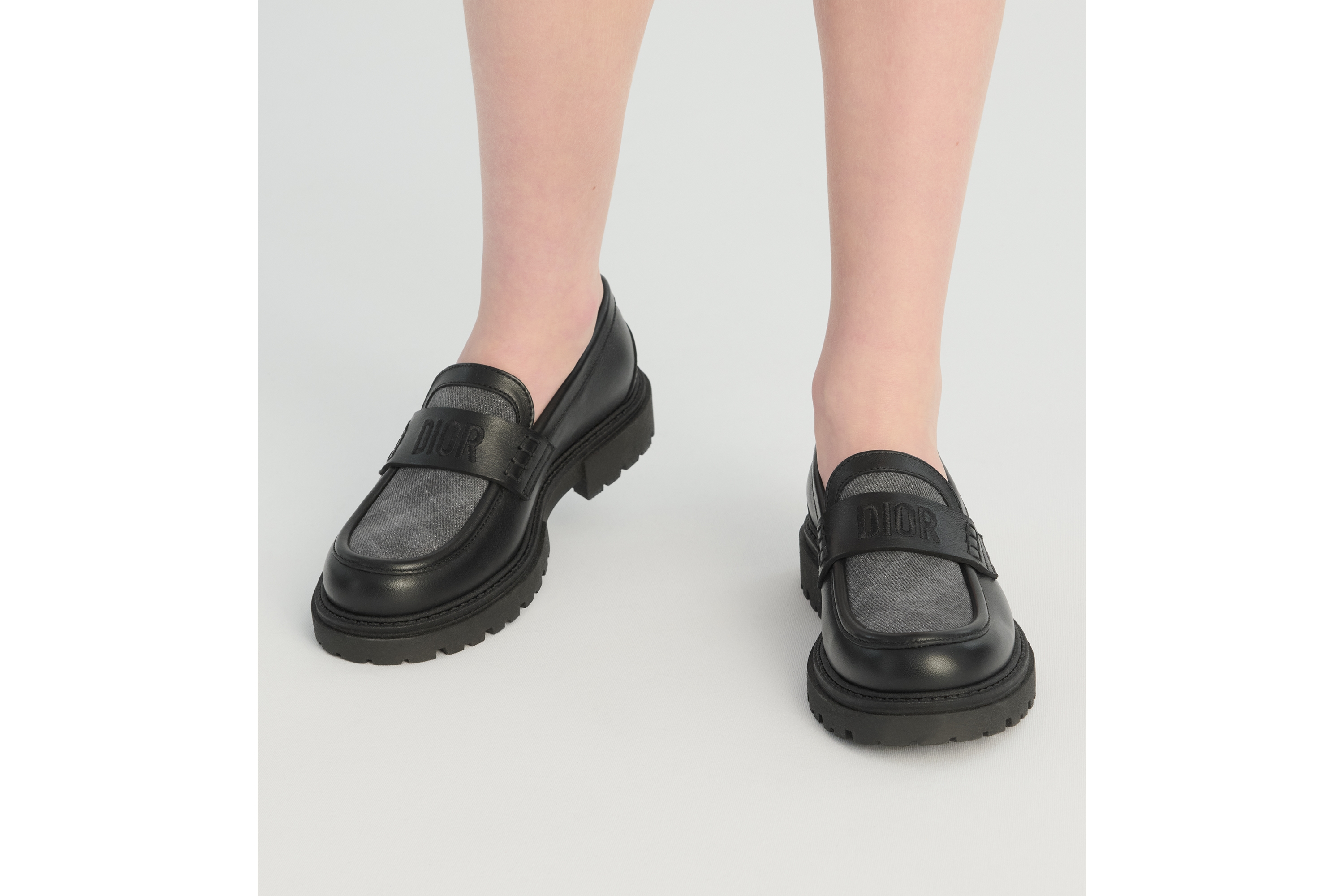 look_image_alt_prefix Loafer für Kinder Kalbsleder in Schwarz und karierter Baumwolldenim in Grau E23