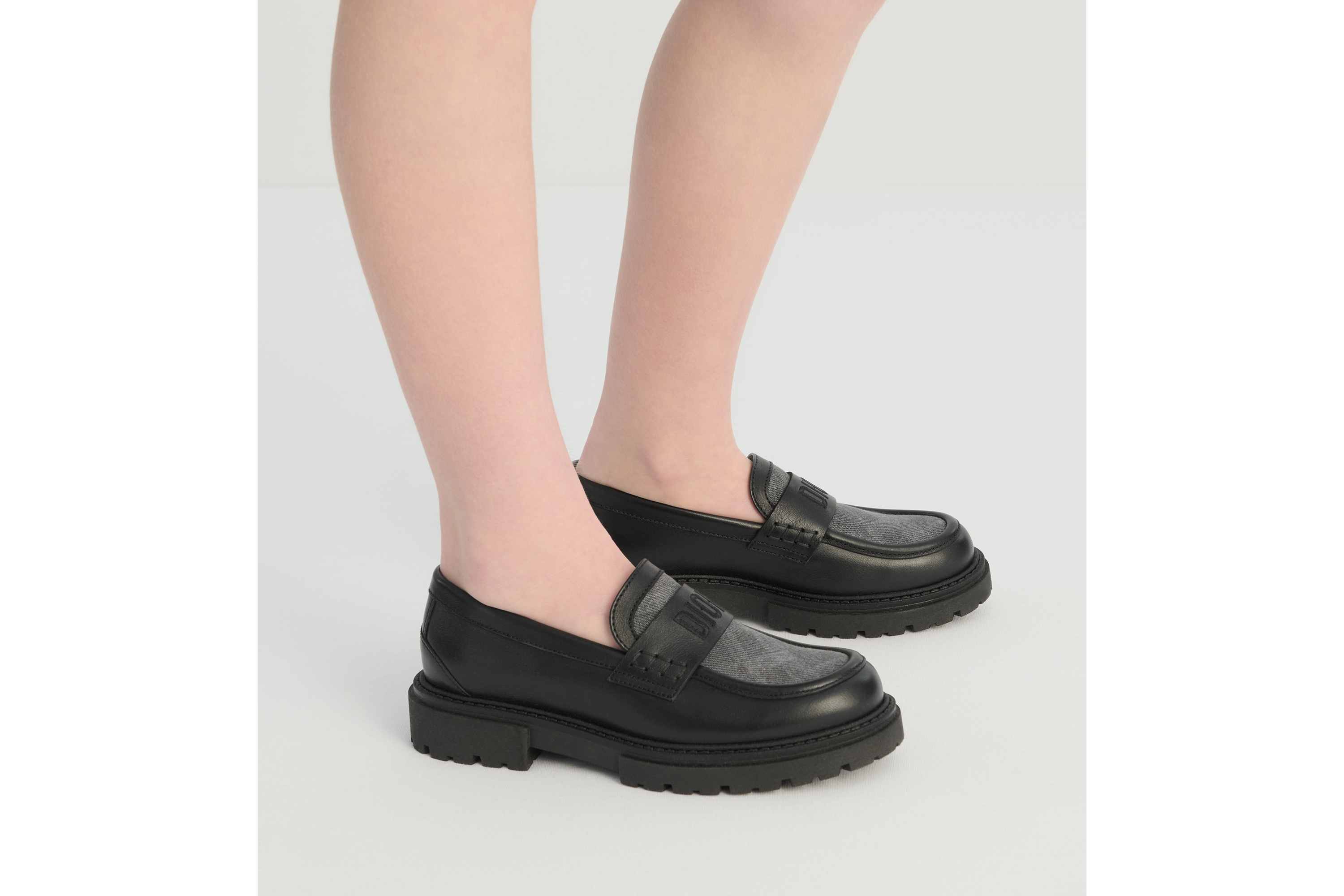 look_image_alt_prefix Loafer für Kinder Kalbsleder in Schwarz und karierter Baumwolldenim in Grau E24
