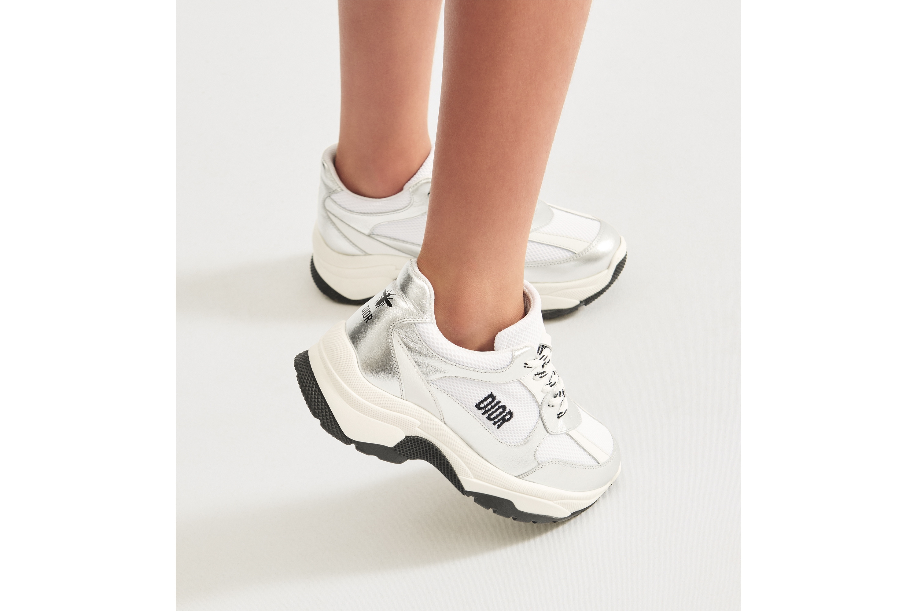 Look Kids' Low-Top Sneaker Silver-Tone Calfskin and White Mesh E02
