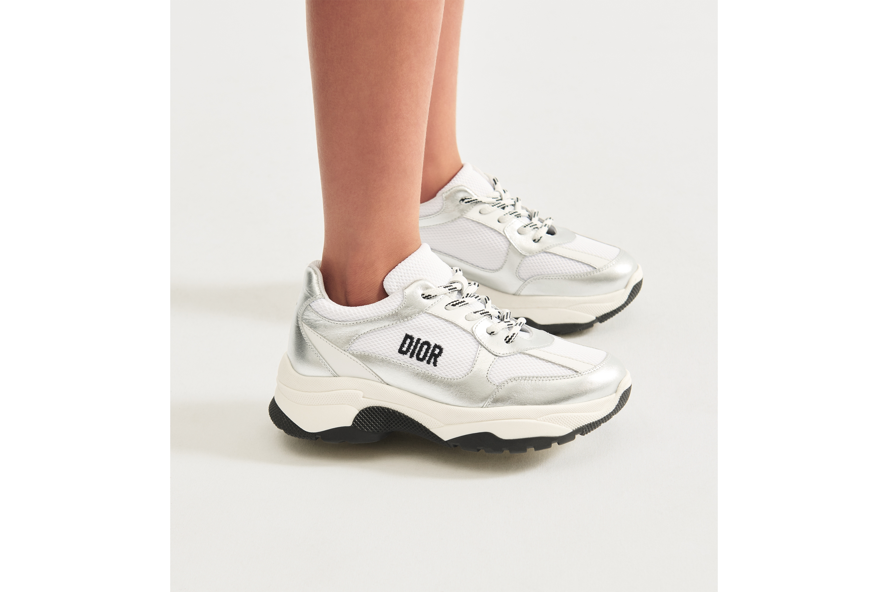 Look Kids' Low-Top Sneaker Silver-Tone Calfskin and White Mesh E03