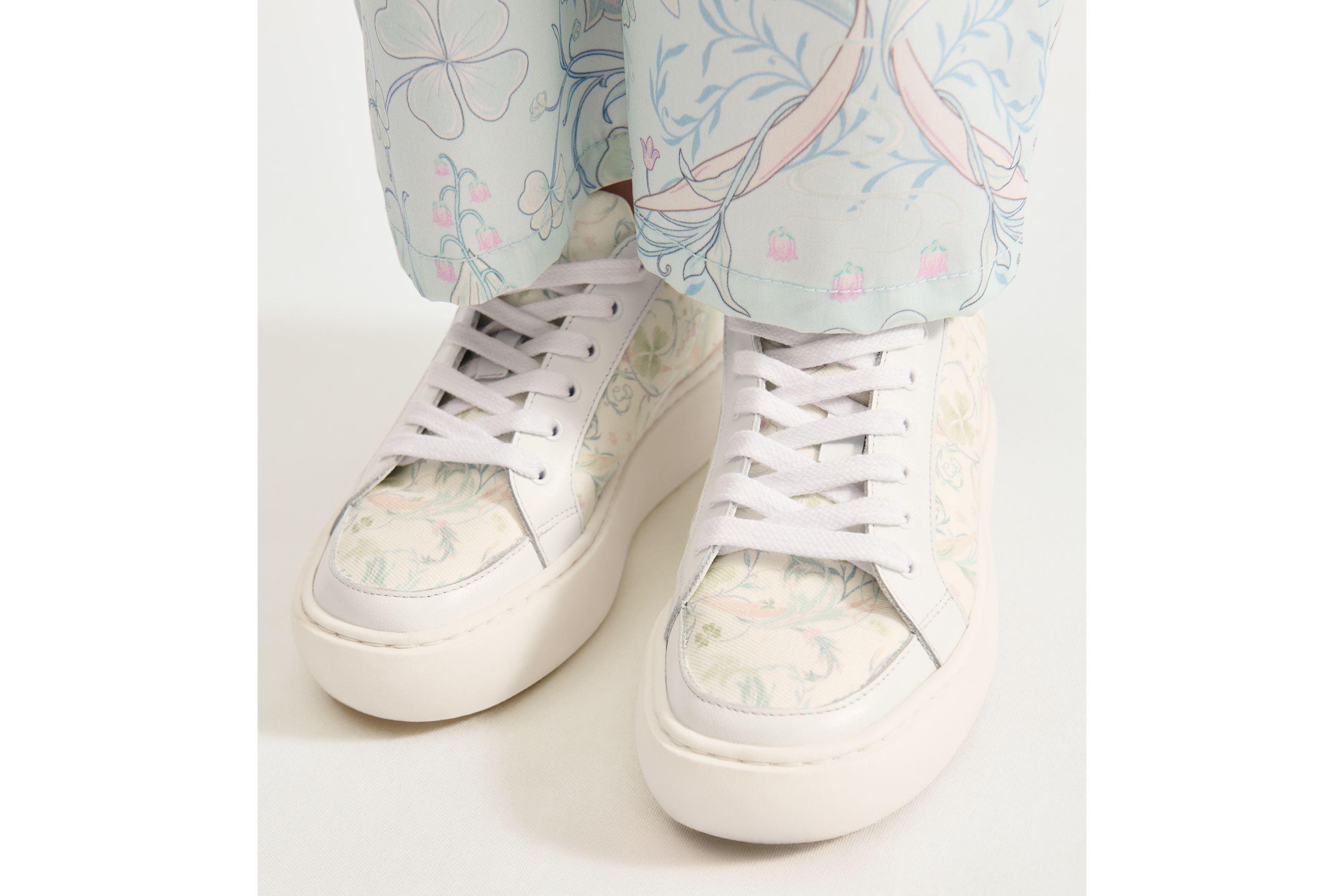 Look Kids' Low-Top Sneaker Ivory Cotton Canvas with Pastel Seasonal Motif and White Calfskin E23