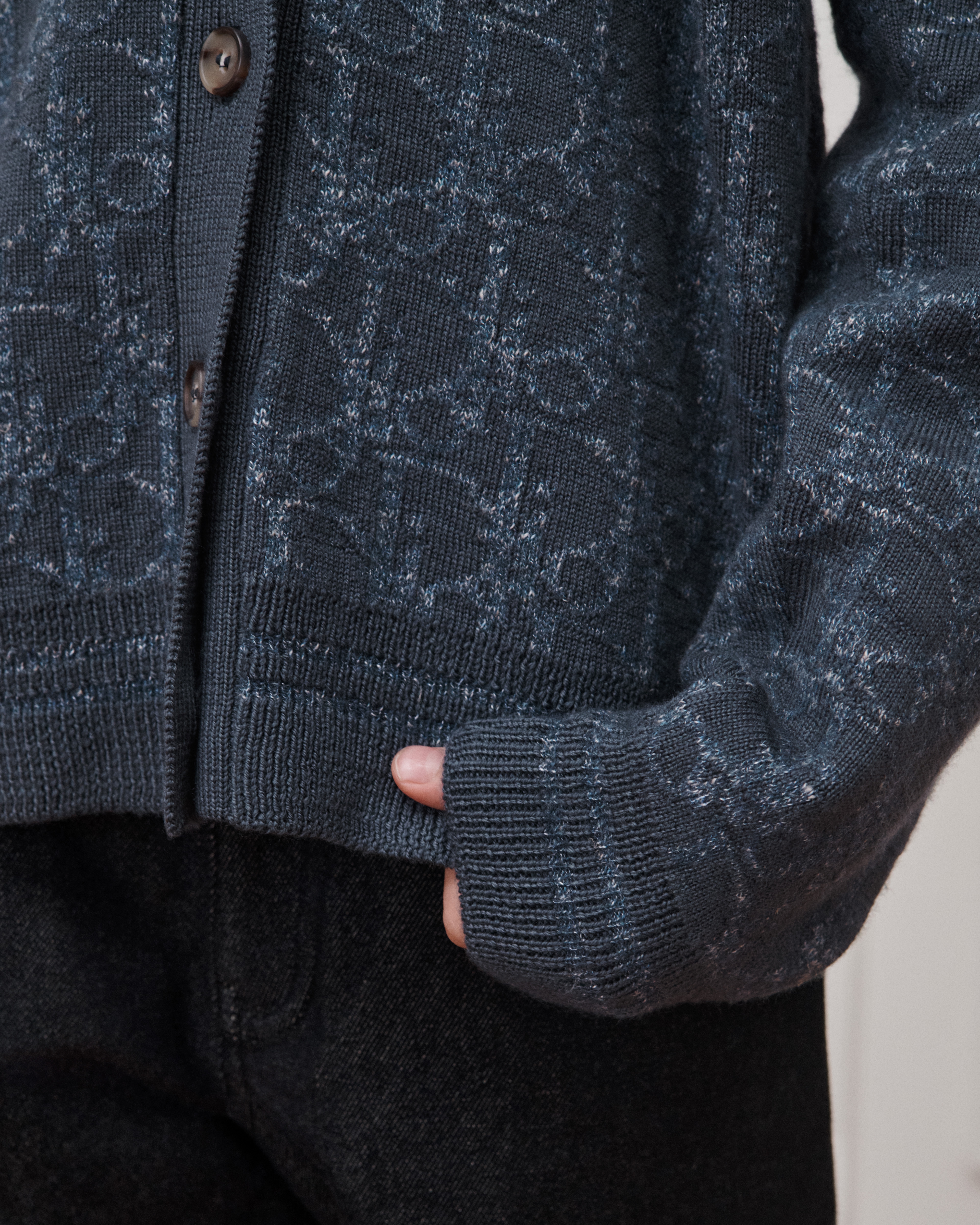 Cárdigan infantil Punto de lana y lino con Dior Oblique en jacquard azul grisáceo deslavado E03