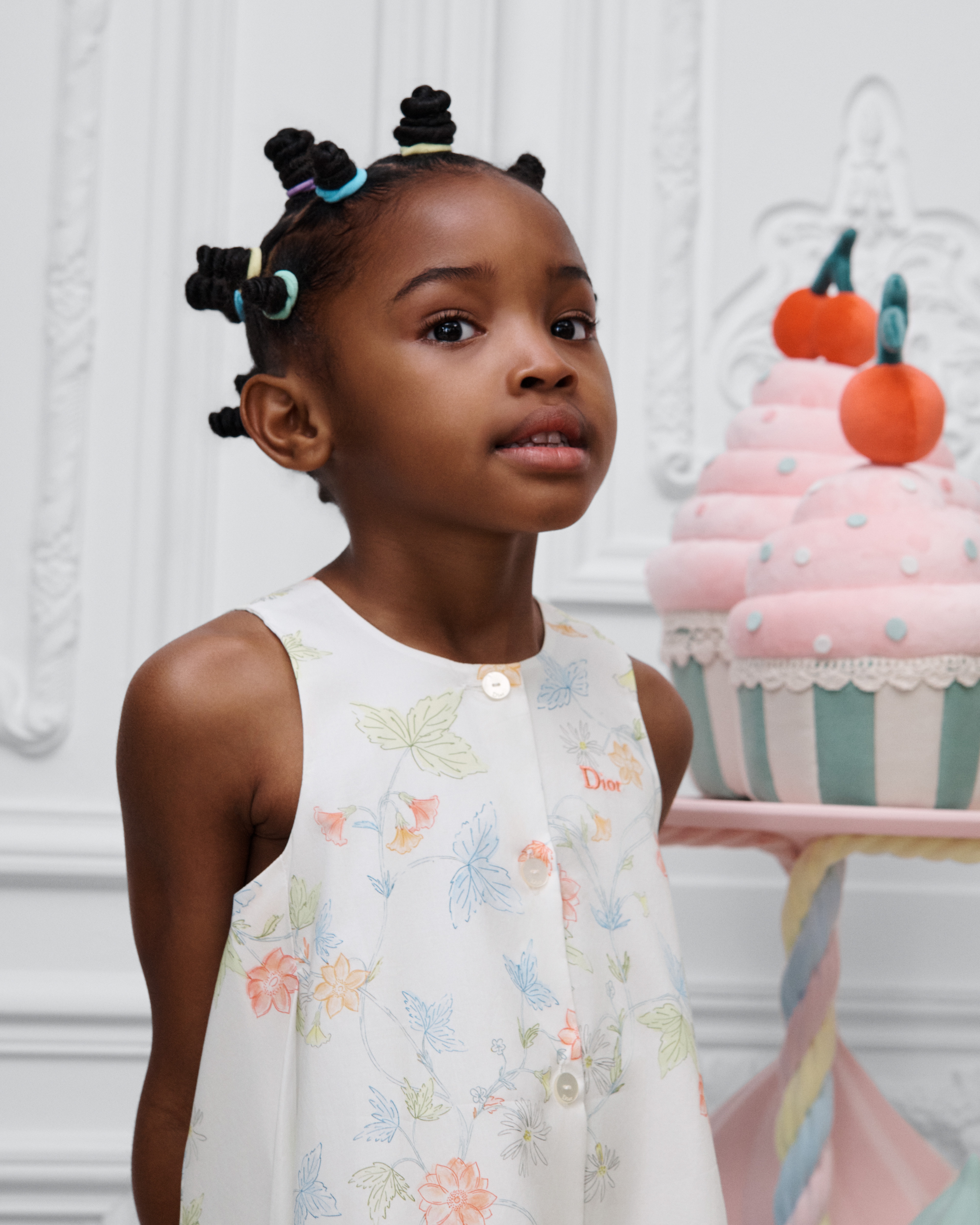 Vestido acampanado infantil Popelina de algodón marfil con motivo floral de temporada multicolor E09