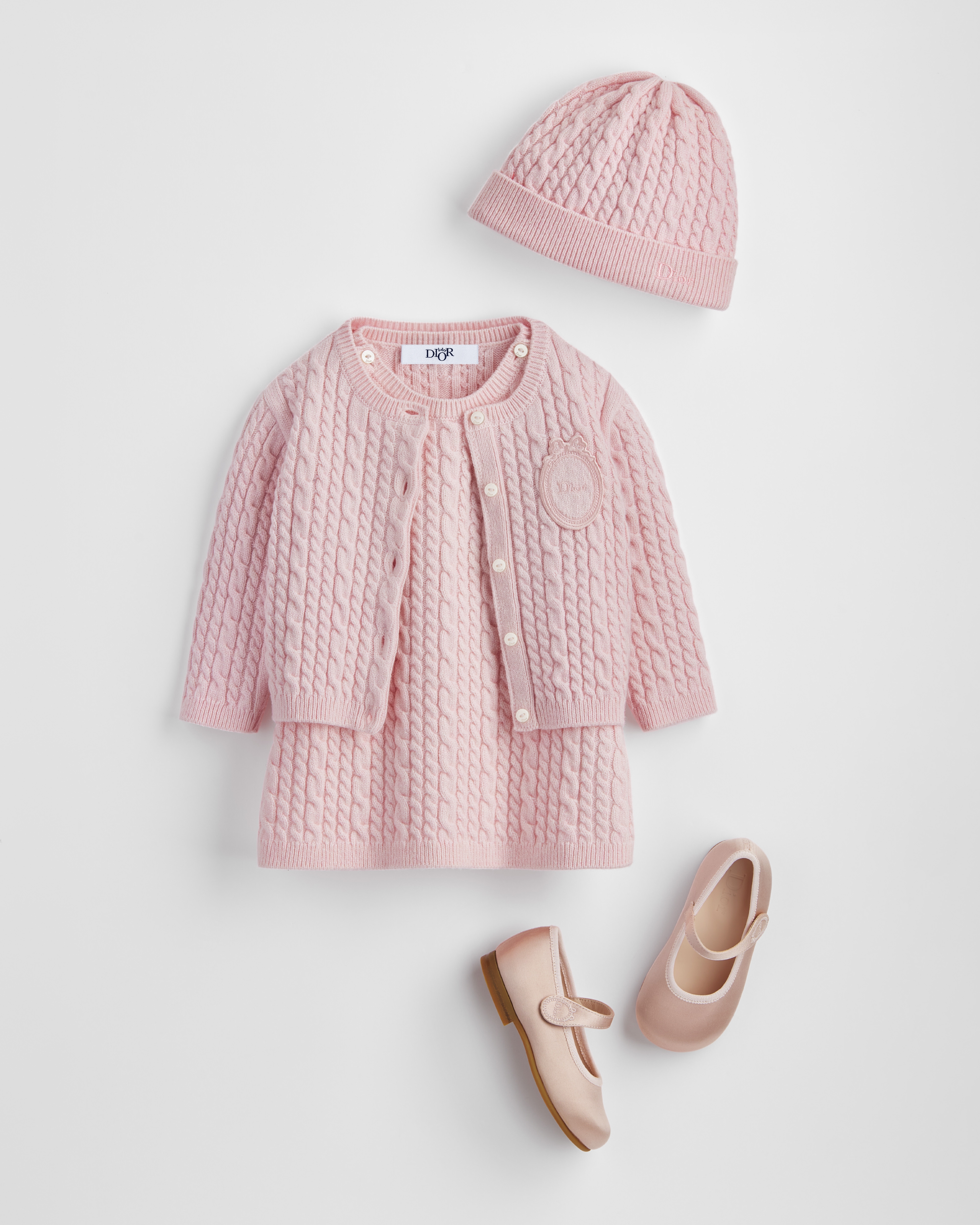 Kleid mit geradem Schnitt für Babys Woll- und Kaschmirmischung mit Zopfmuster in Pastellrosa E01