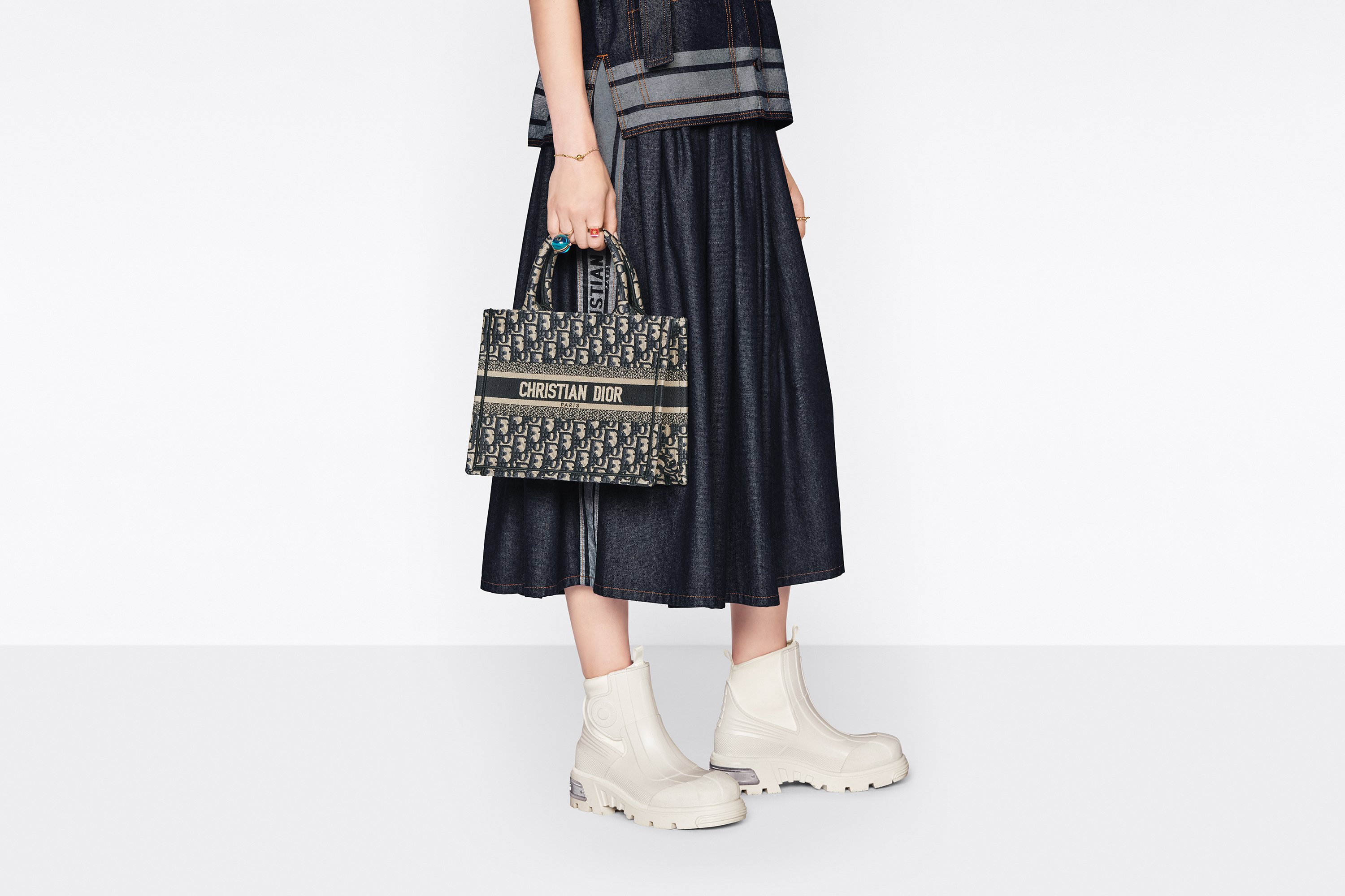 디올 스몰 Dior 북 토트백 M1265ZRIW_M828