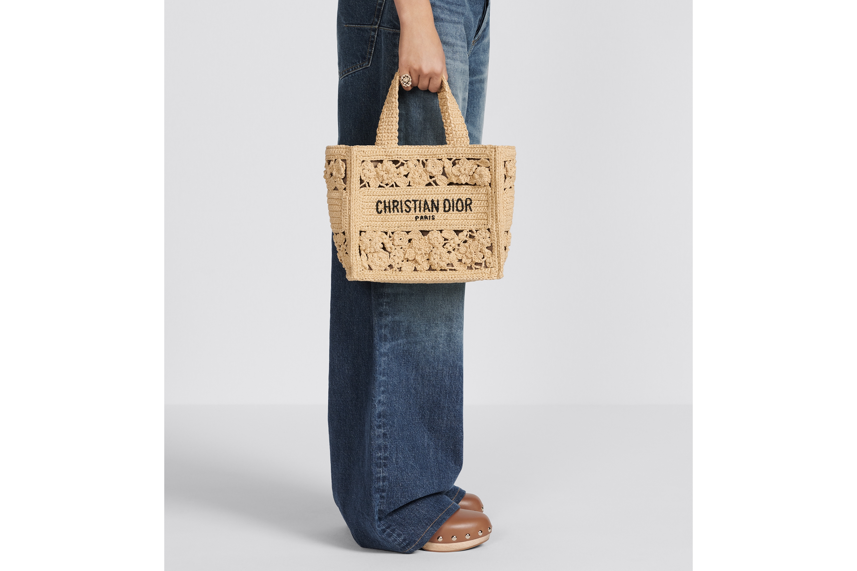 Small Dior Book Tote Natural Raffia (26.5 x 22 x 14 cm) | DIOR