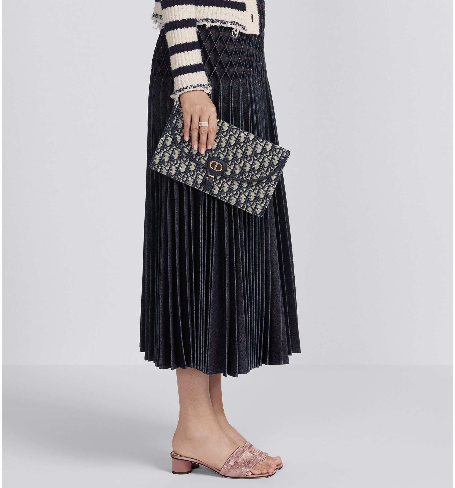 aria_look Dior Bobby Pouch Detailed view