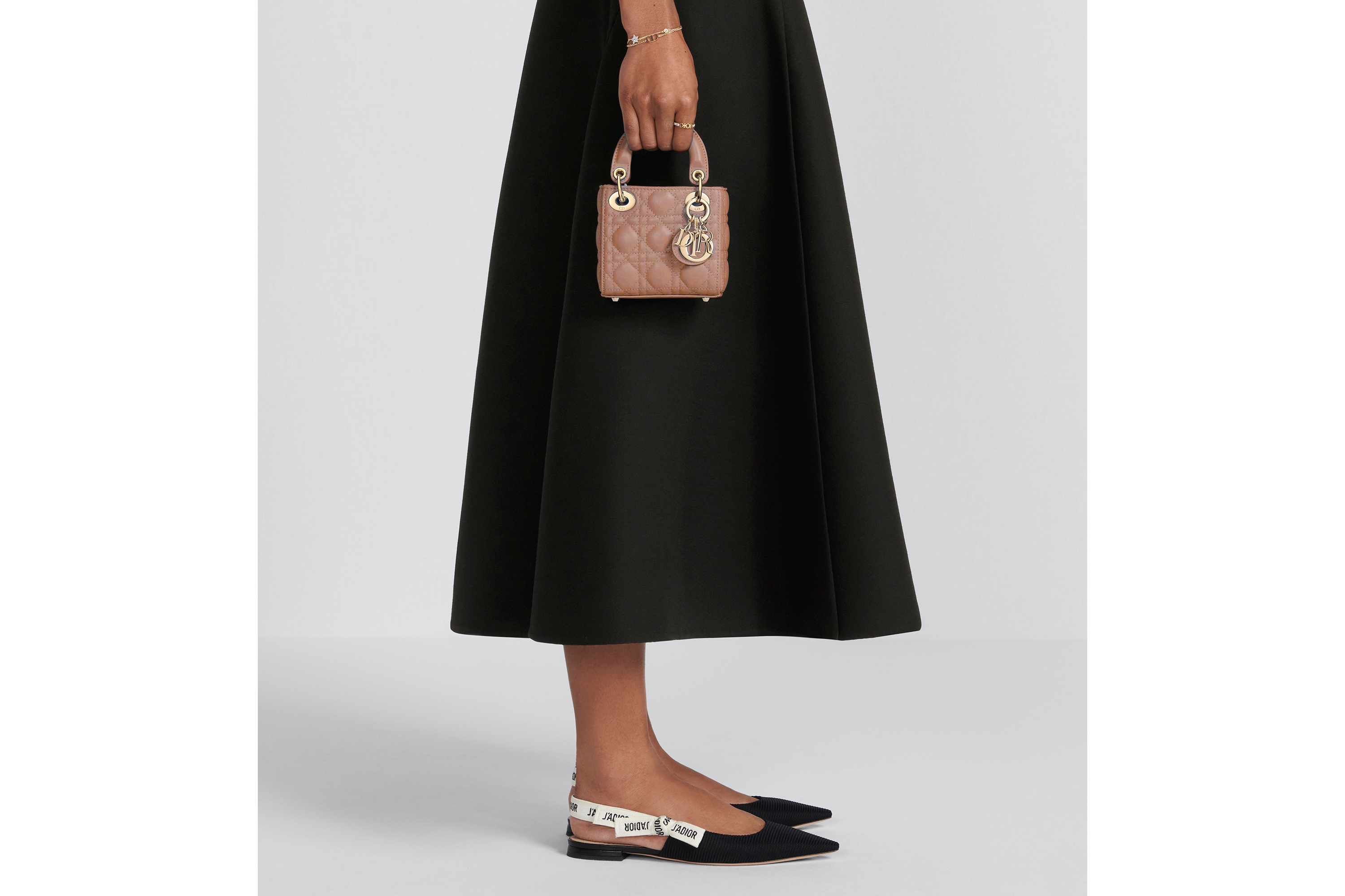 look_image_alt_prefix Lady Dior-microtas Rose des Vents lamsleer met Cannage-motief E15