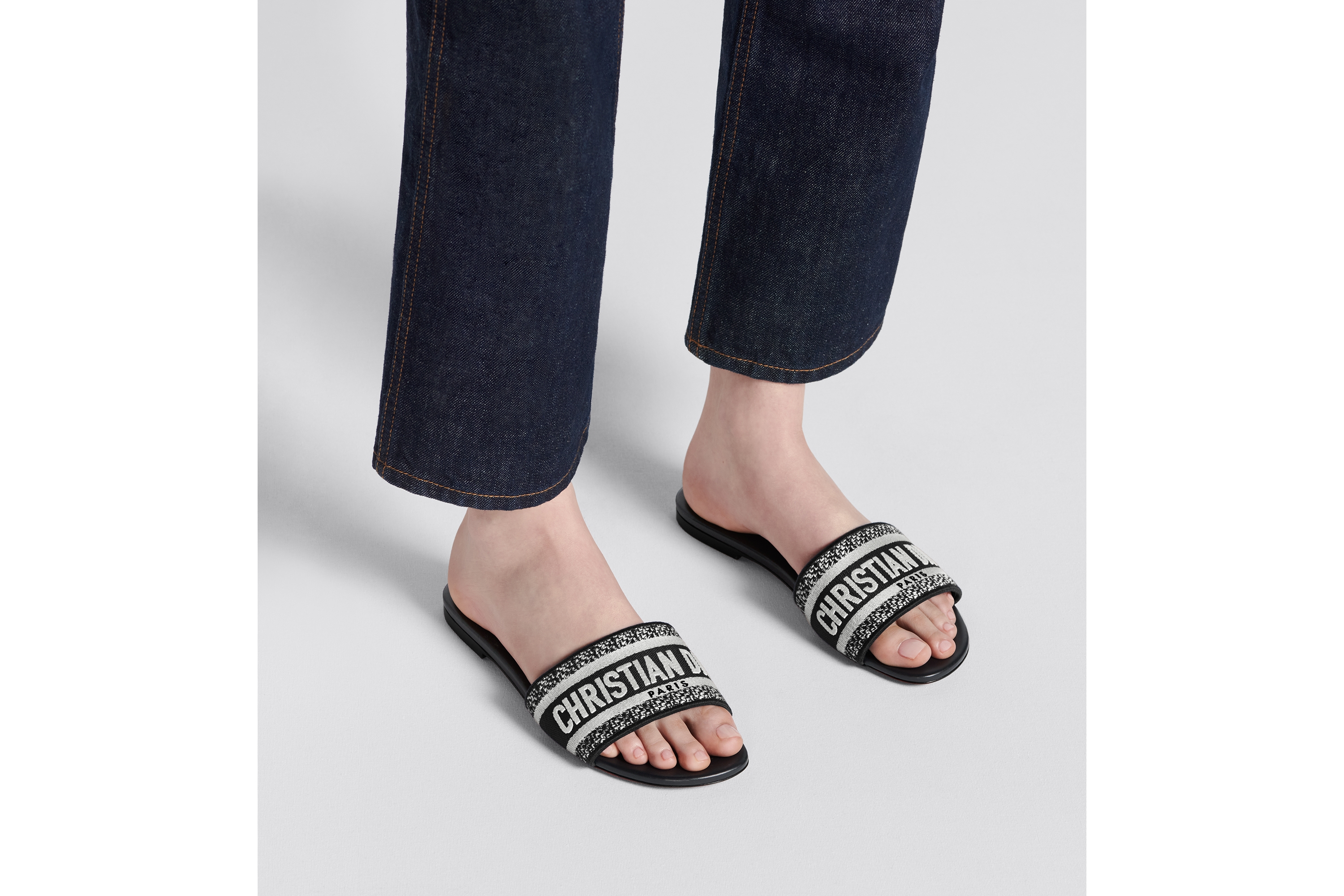 Look Dway Slide Black embroidered cotton E17