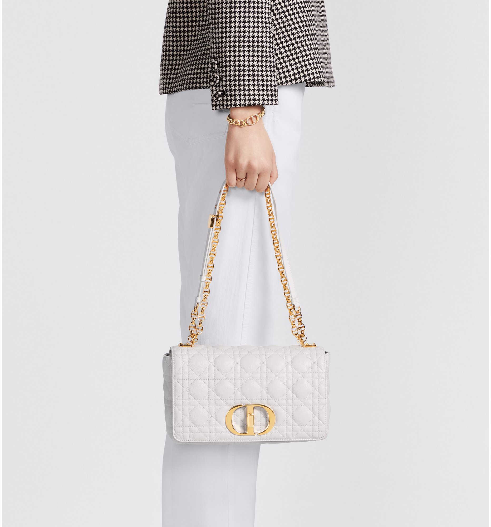 aria_look Medium Dior Caro Bag Detailed view