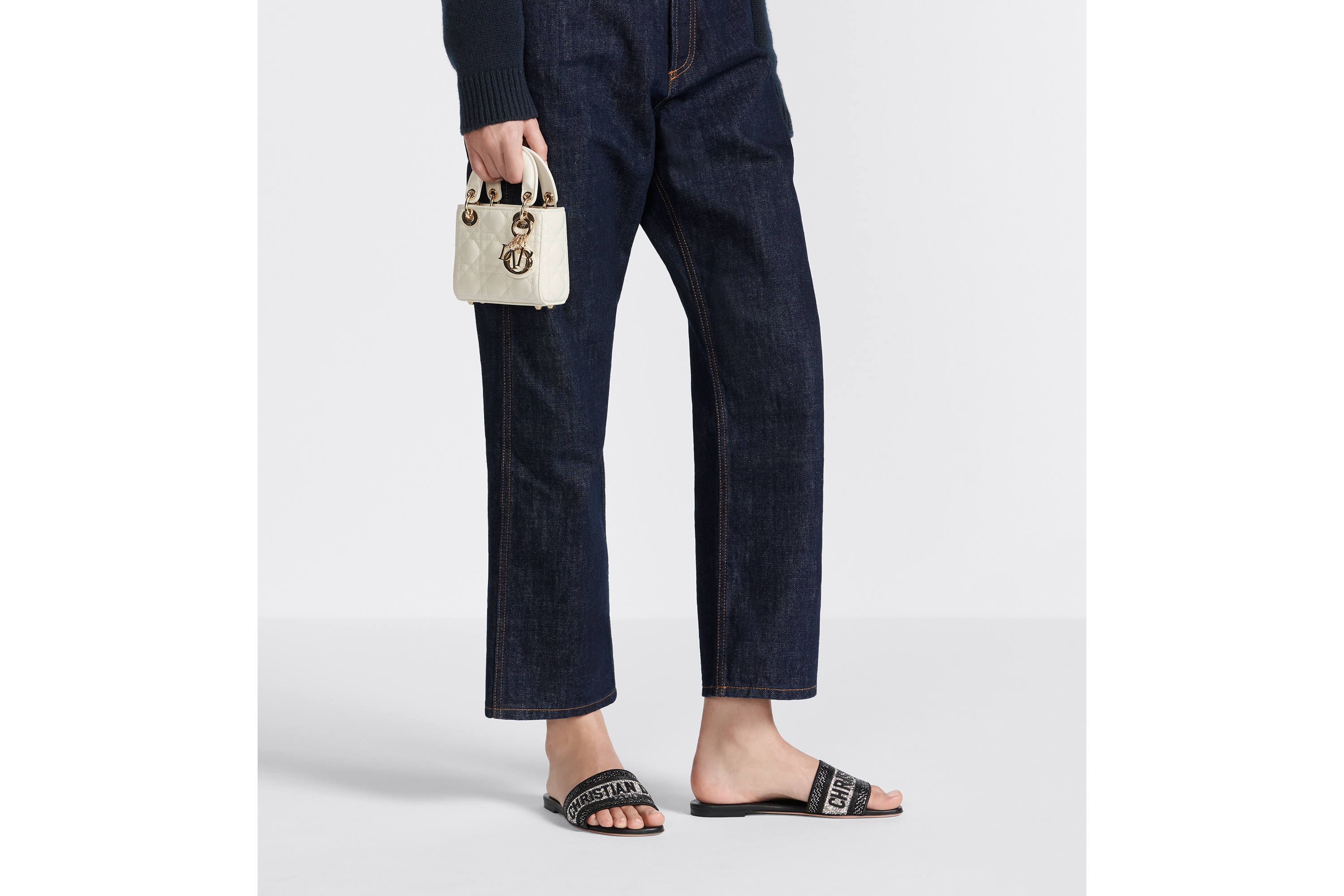 look_image_alt_prefix Lady Dior Microtasche Cannage Lammleder in Latte E11