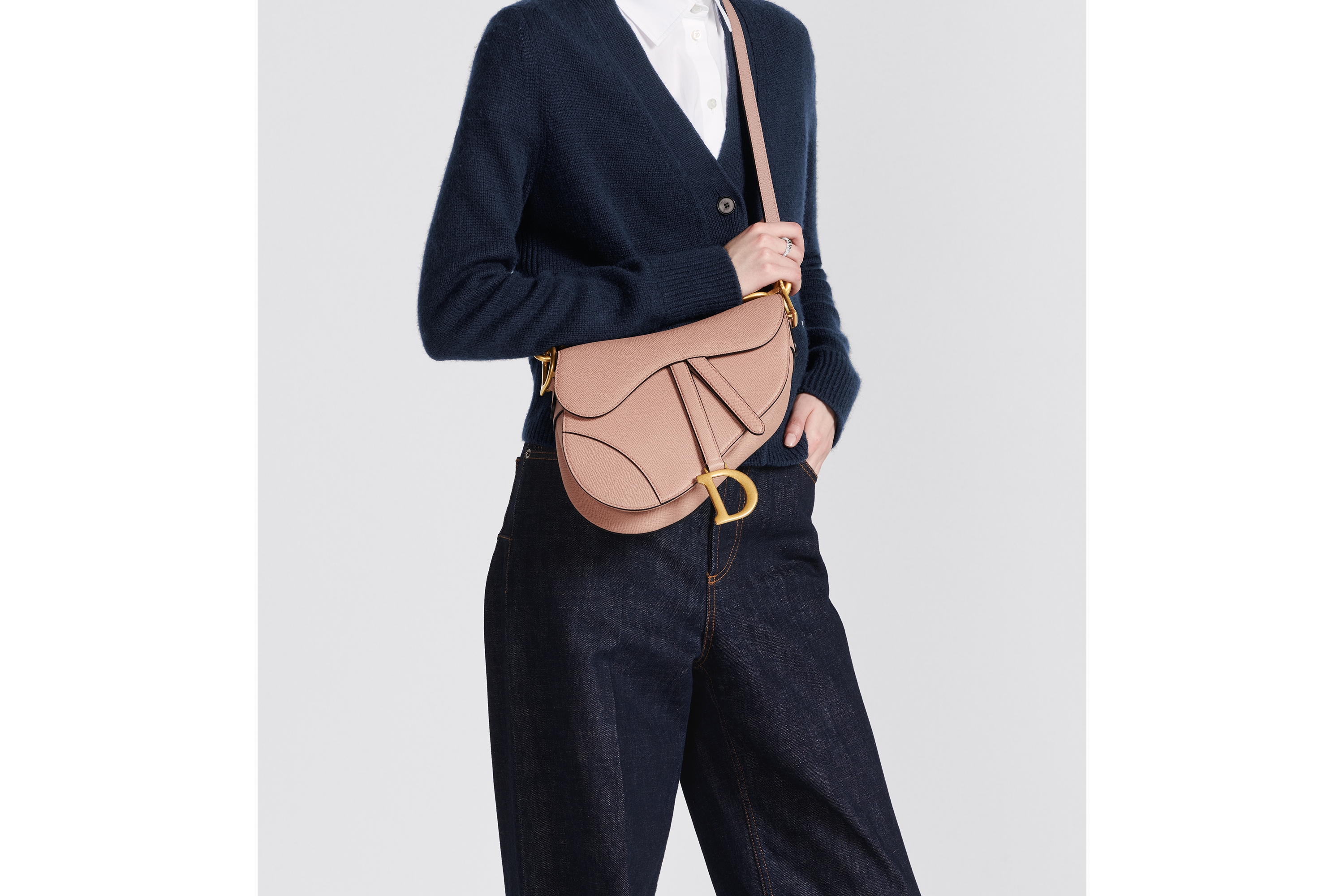 look_image_alt_prefix Saddle-tas met schouderband Blush generfd kalfsleer E04