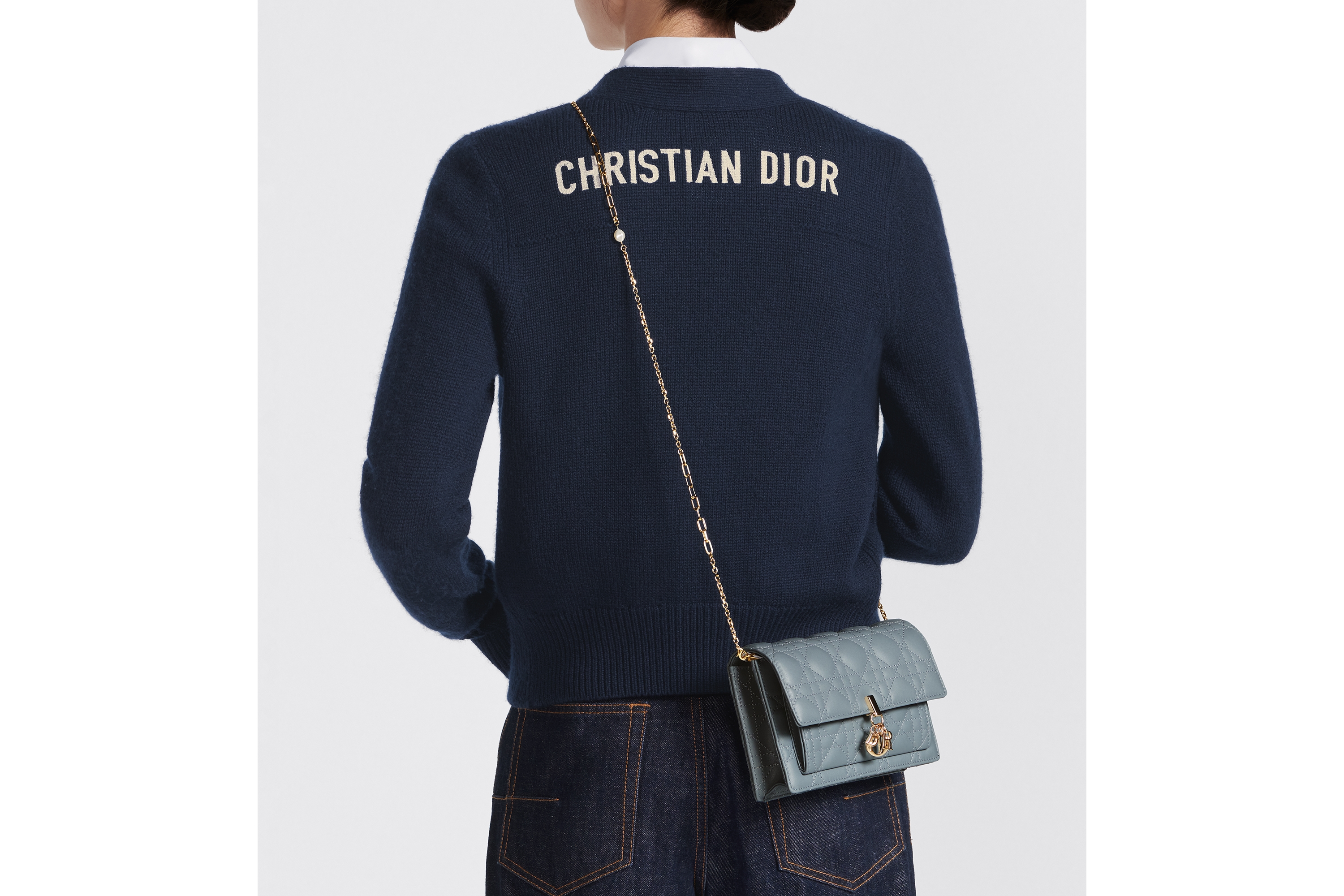 look_image_alt_prefix My Dior Daily-pouch met kettingriem Wolkenblauw lamsleer met Cannage-motief E06