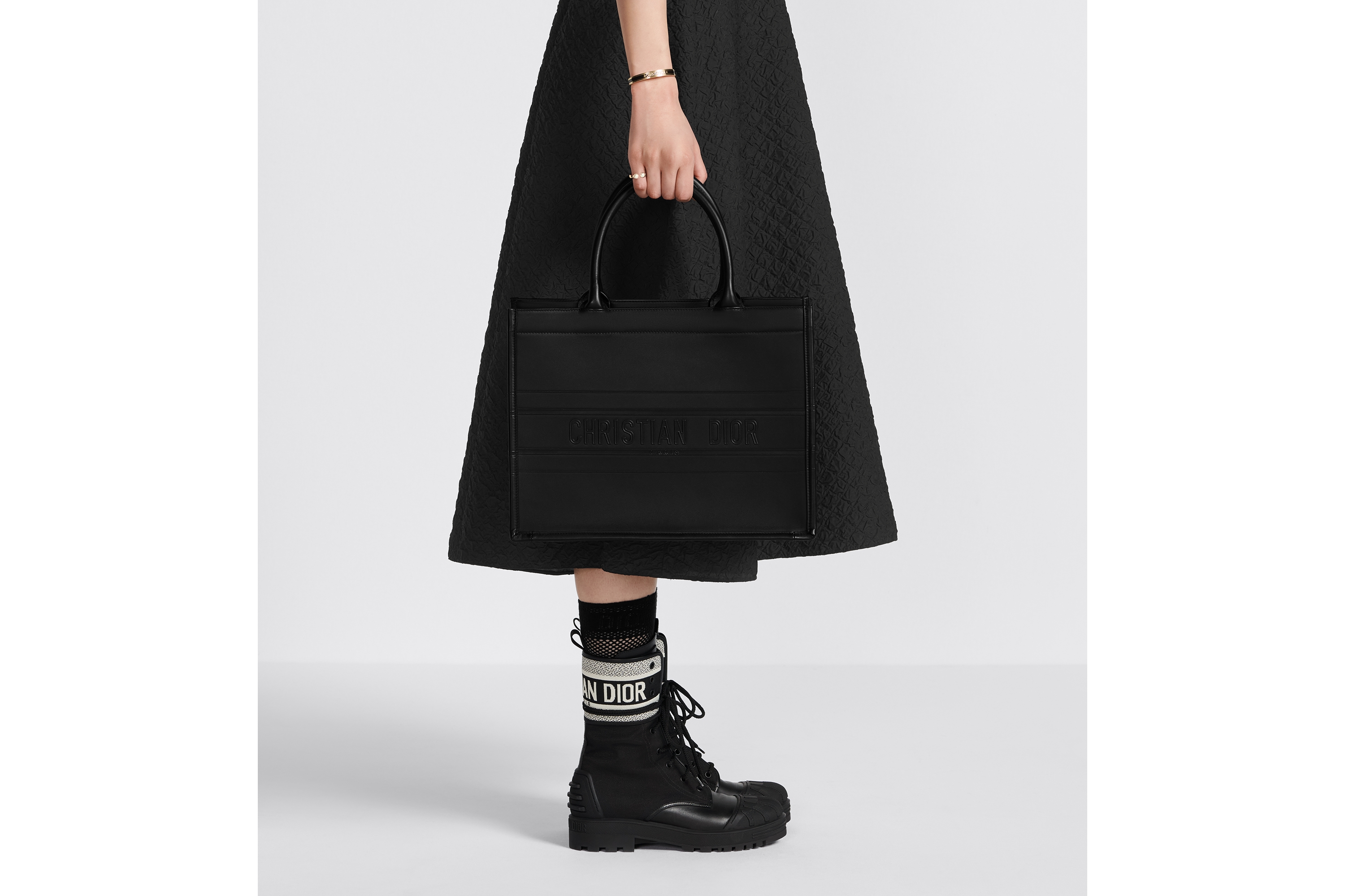 Look Medium Dior Book Tote Black Calfskin (36 x 27.5 x 16.5 cm) E11