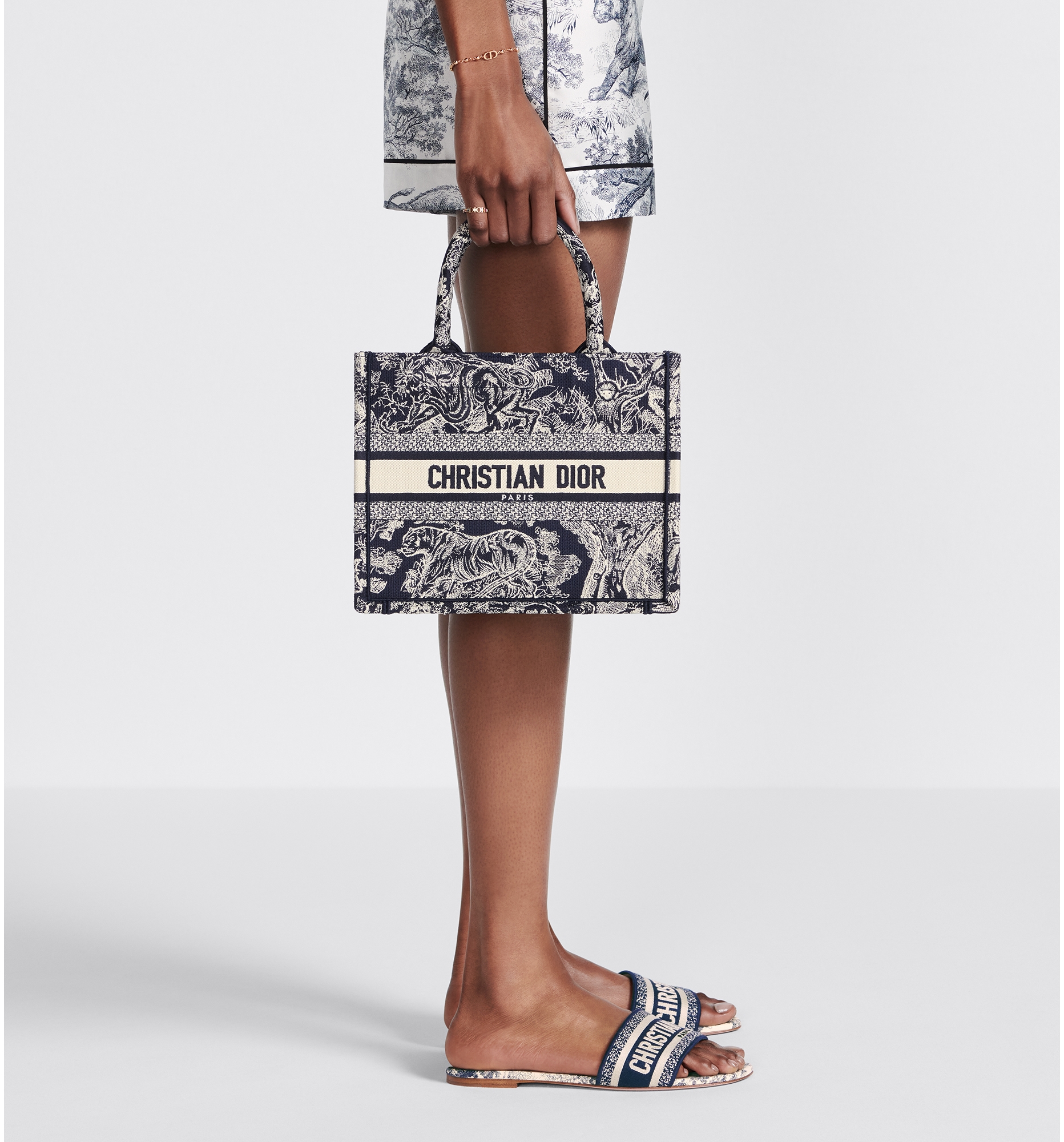Dior Book Tote Toile de Jouy Reverse 26 5 x 22 x 14 DIOR
