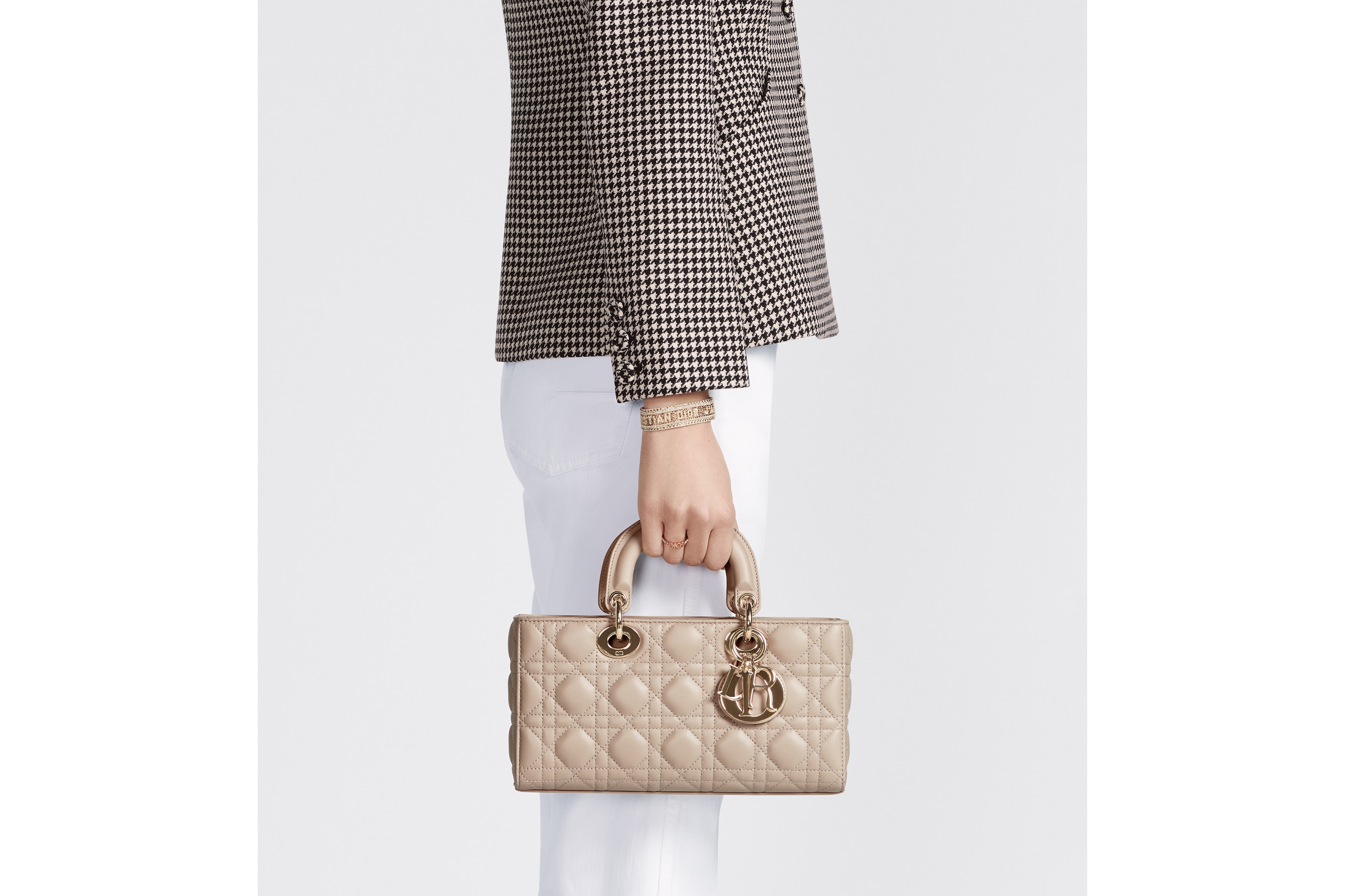 look_image_alt_prefix Lady D-Joy バッグ ミディアム カナージュ ラムスキン E11