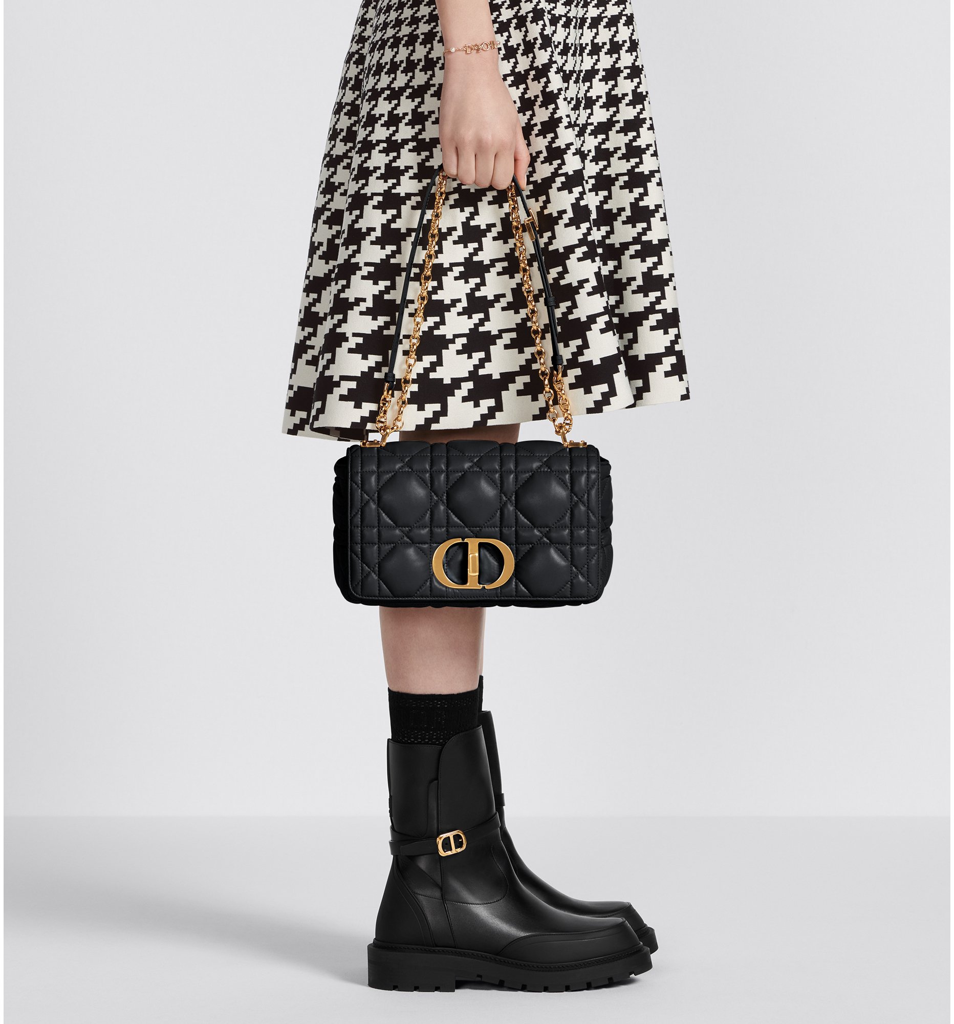 aria_look 中碼 Dior Caro 手袋 aria_wornViewCropped
