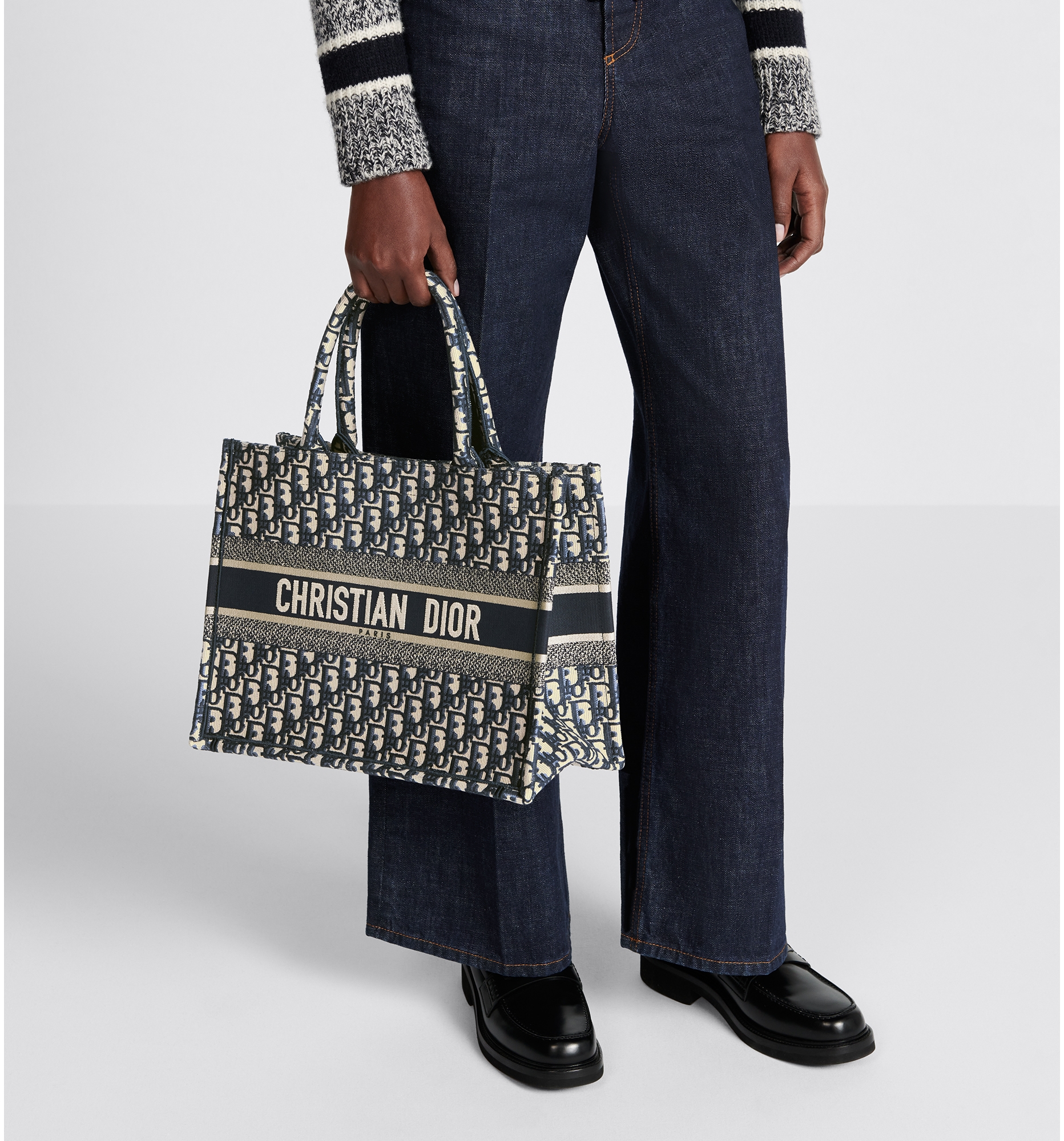 Medium Dior Book Tote Ecru and Blue Dior Oblique Embroidery 36 x 27.5 x 16.5 cm DIOR