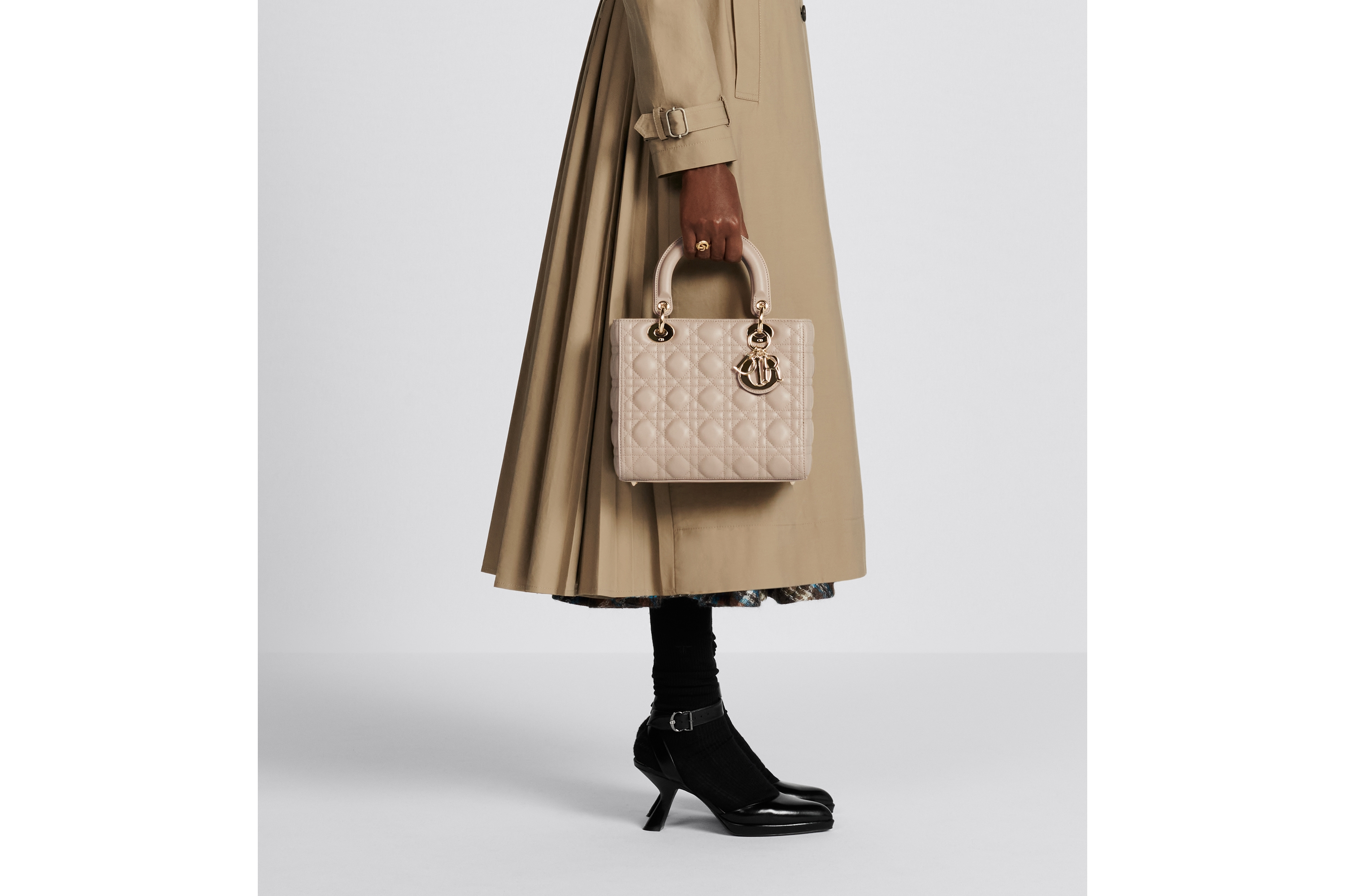 Look Medium Lady Dior Bag Powder Beige Cannage Lambskin E11