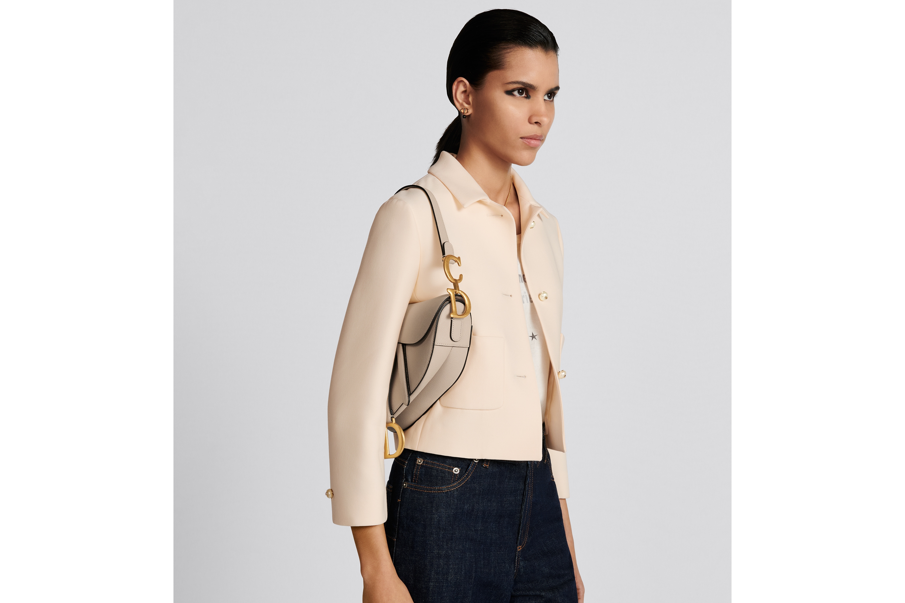 look_image_alt_prefix Saddle Bag mit Trageriemen Genarbtes Kalbsleder in Puderbeige E05