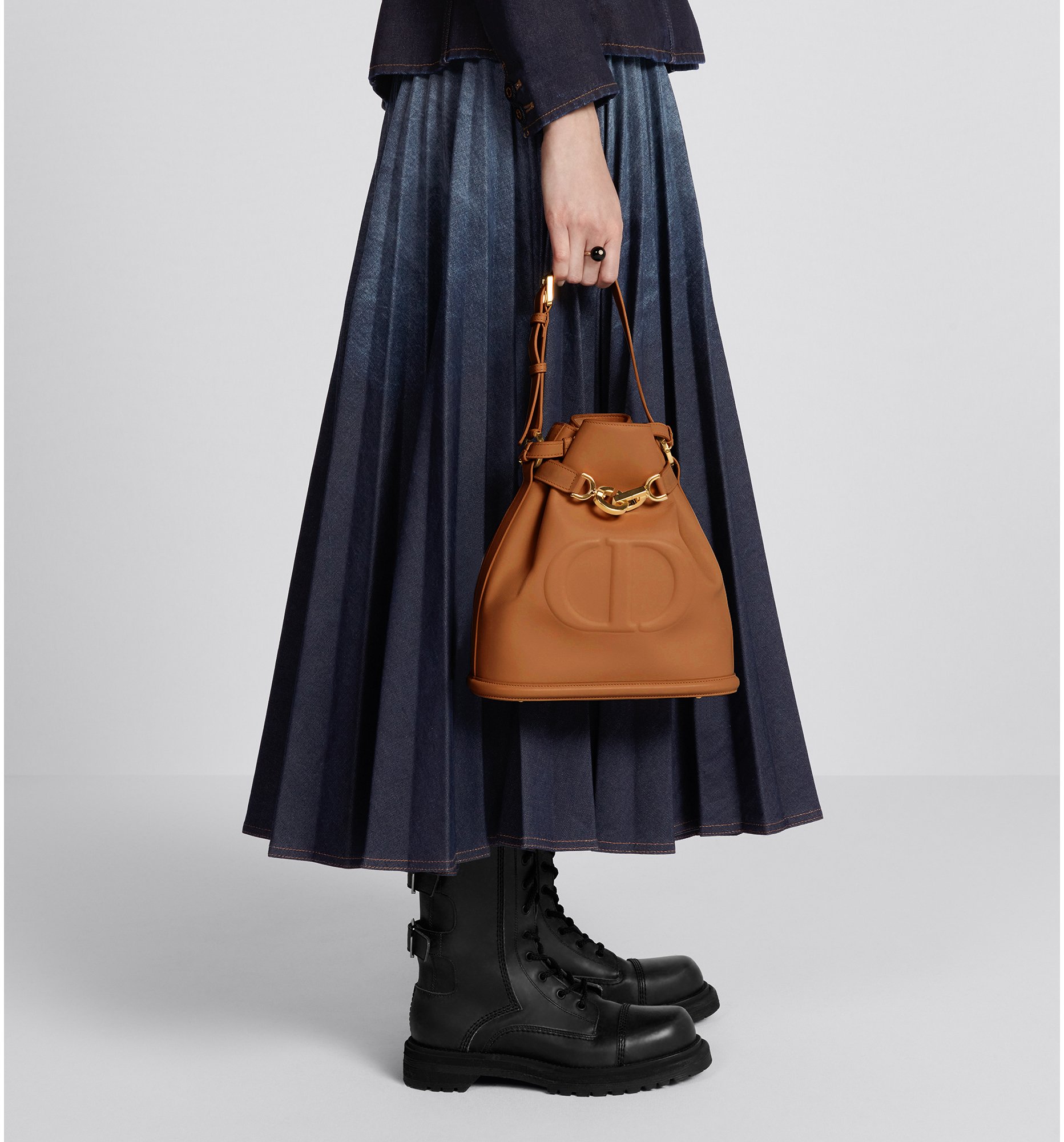 aria_look Medium C'est Dior Bag Detailed view
