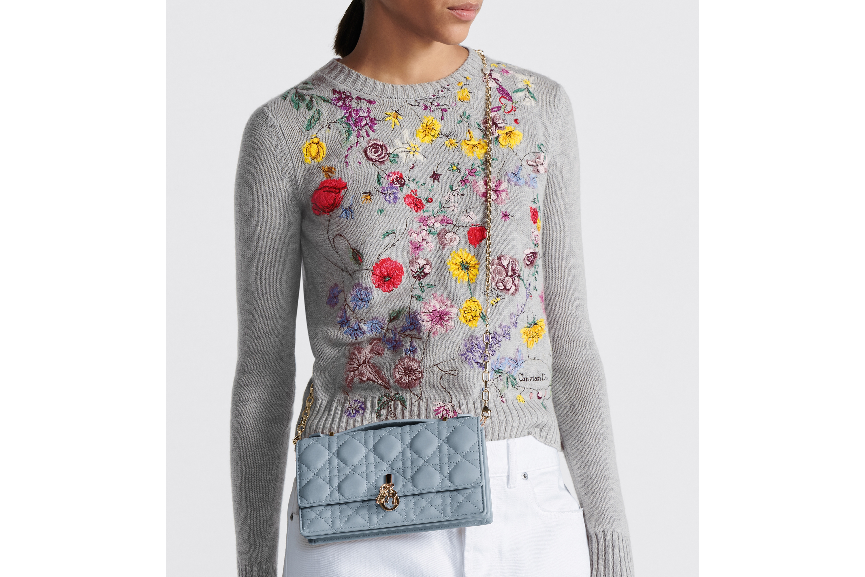 look_image_alt_prefix My Dior-minitas Wolkenblauw lamsleer met Cannage-motief E04