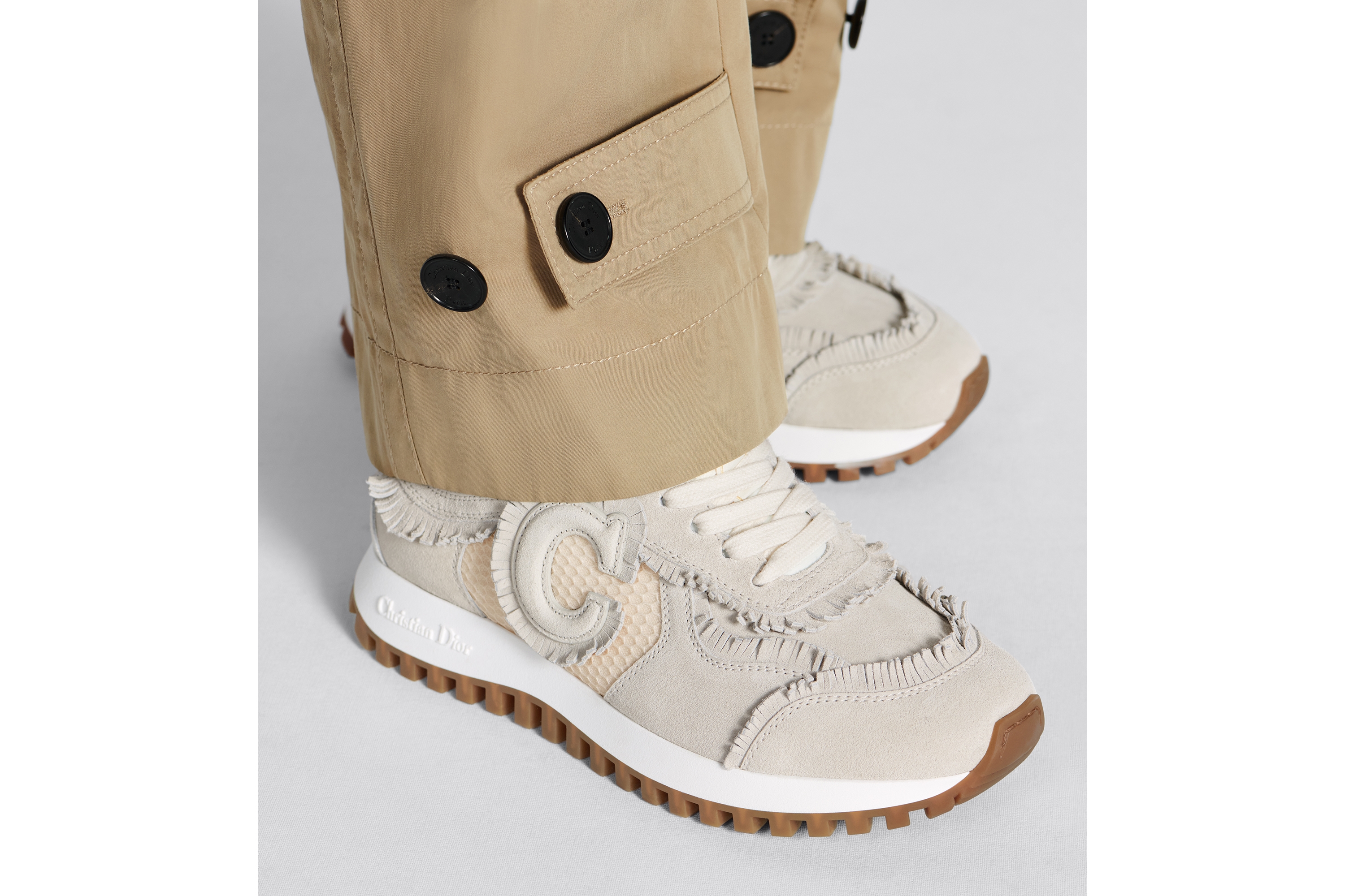 look_image_alt_prefix C'est Dior スニーカー スエードカーフスキン & メッシュ E17