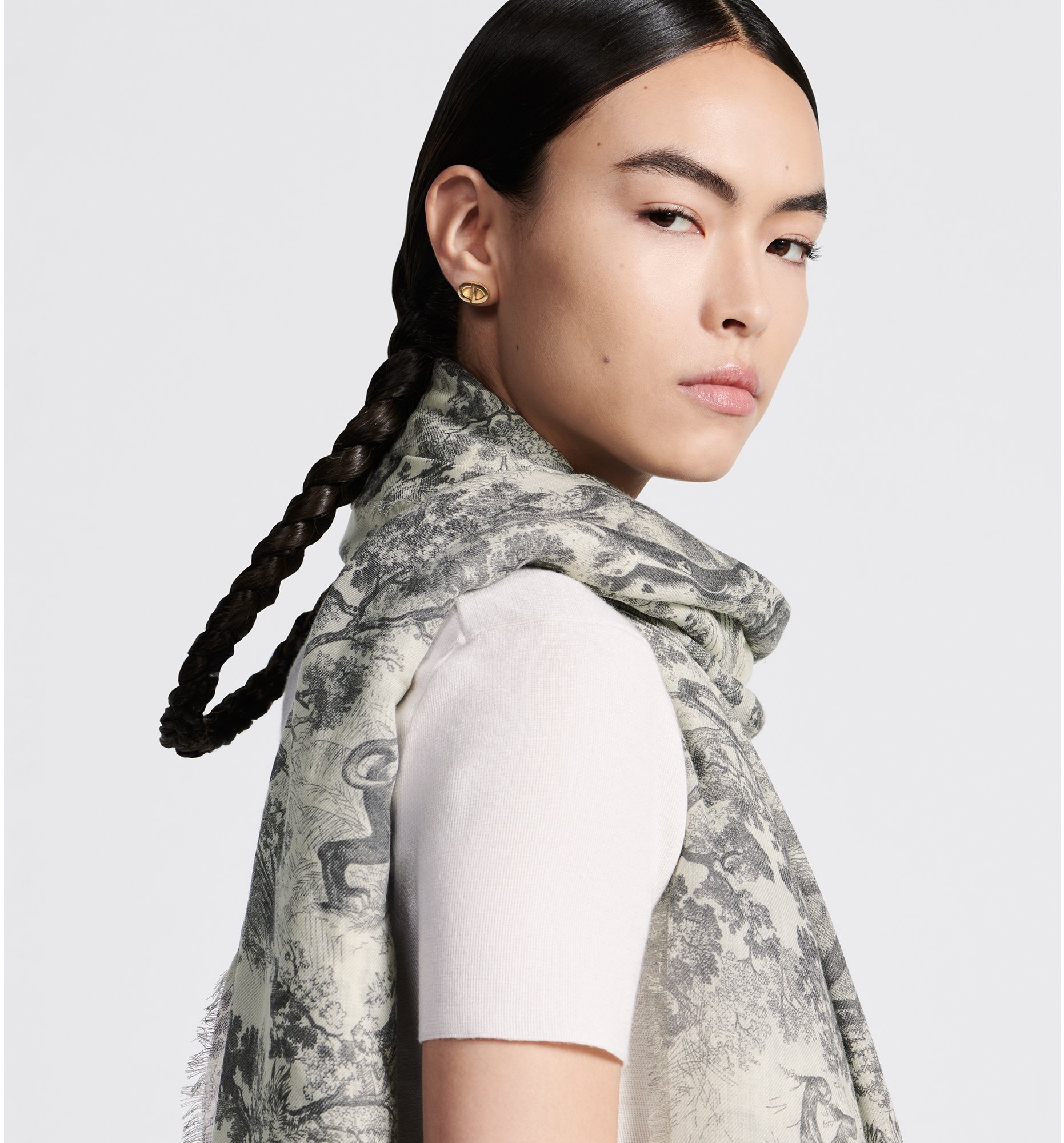 aria_look Toile de Jouy Sauvage Stole Back view