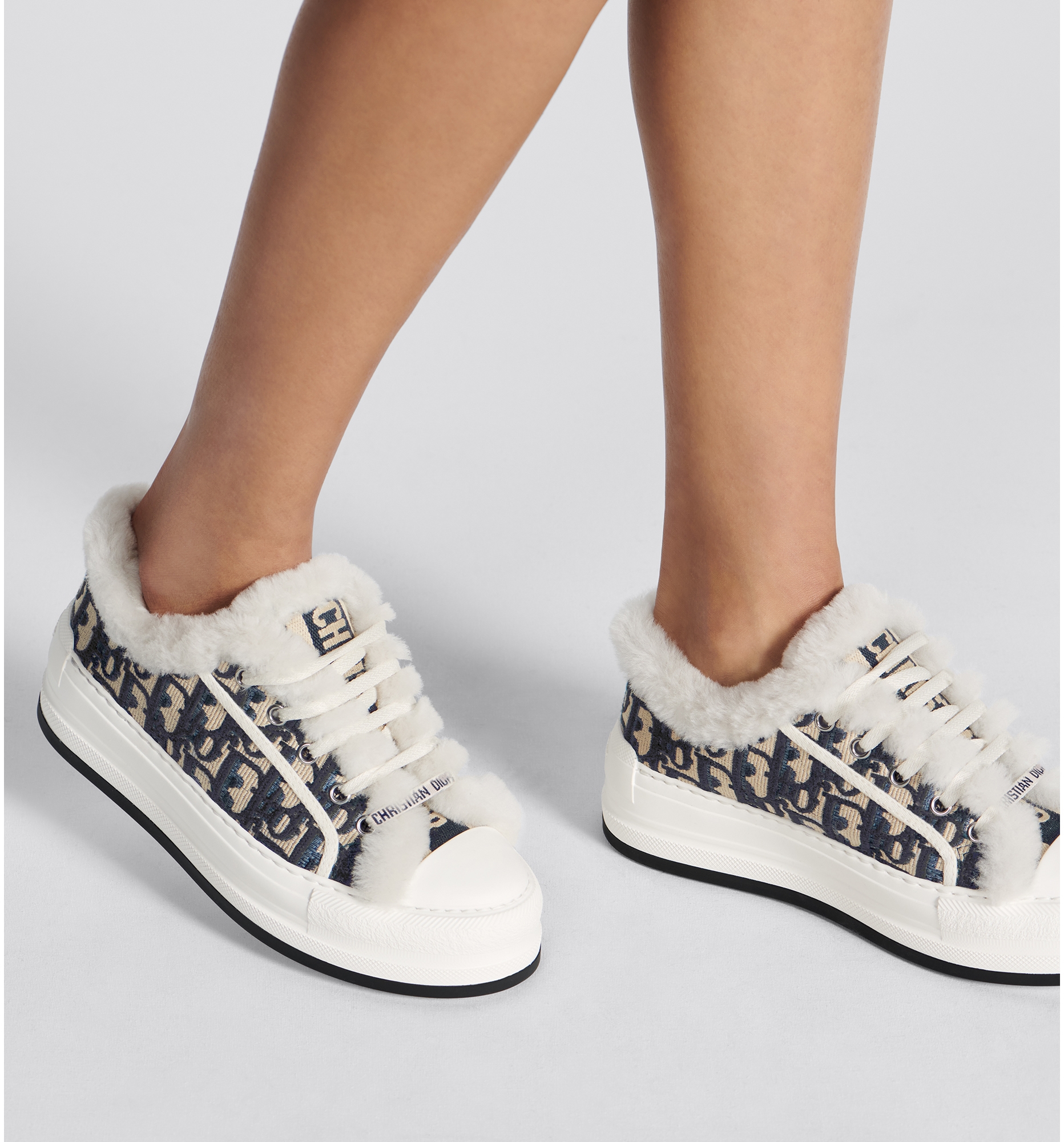 Walk n Dior sneaker met plateauzool Diepblauw katoen geborduurd met het Dior Oblique motief en witte schapenwol DIOR