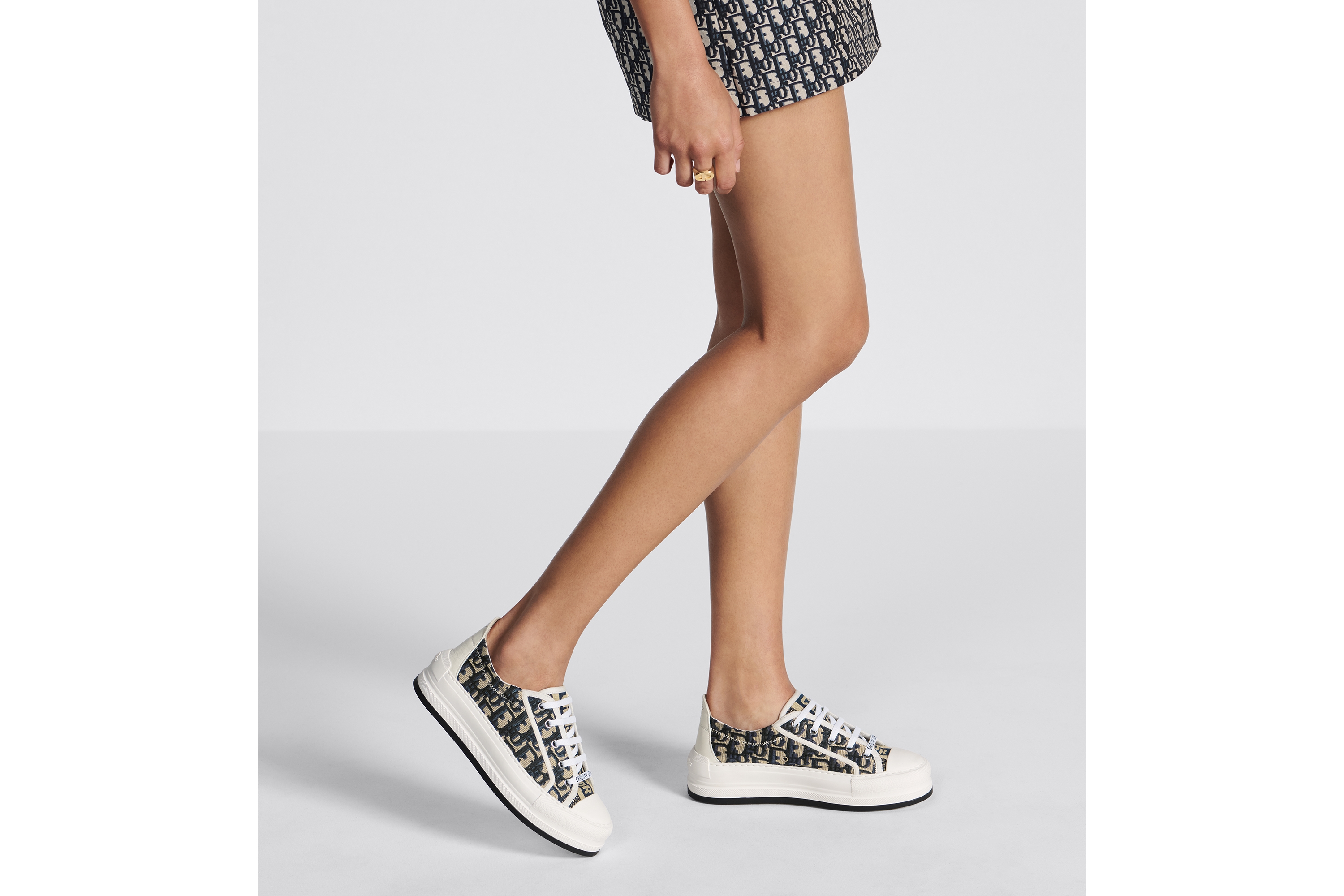 look_image_alt_prefix Walk'n'Dior 厚底運動鞋 深藍色 Dior Oblique 刺繡棉 E15