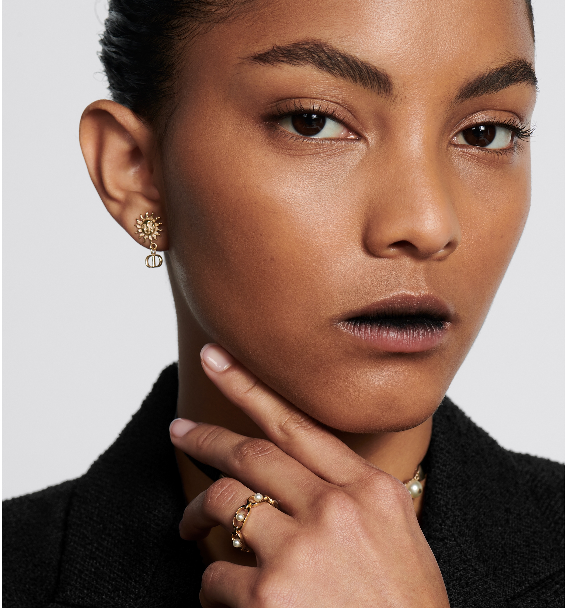30 Montaigne Jolie Ring Gold Finish Metal and White Resin Pearls DIOR