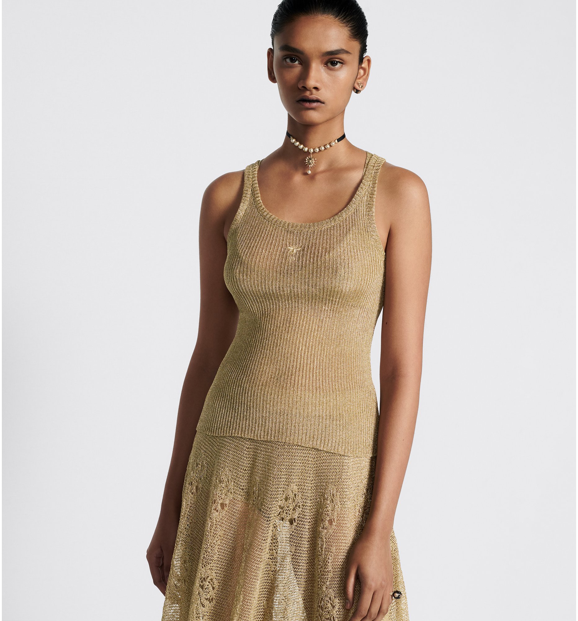 aria_look Tank Top Three quarter opened view