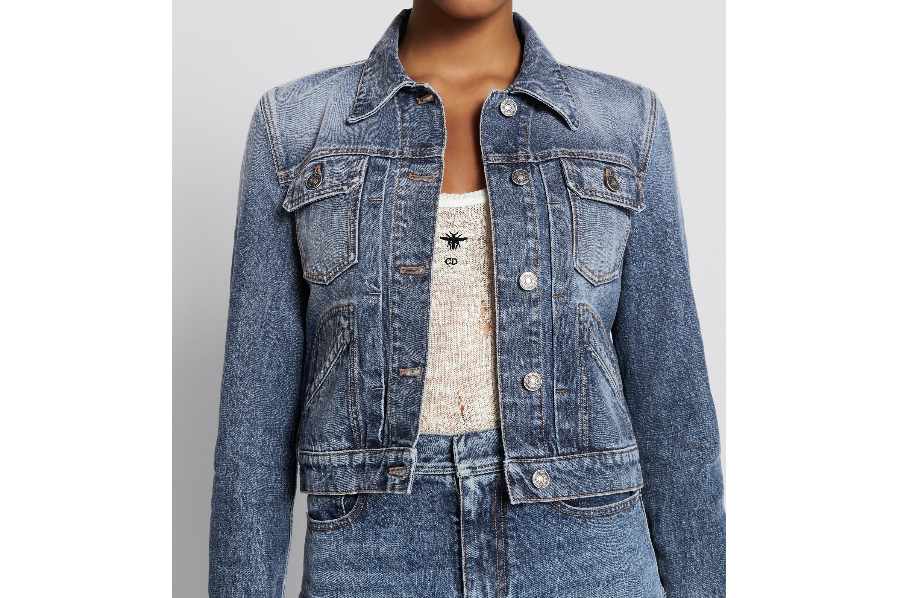 look_image_alt_prefix 크롭 재킷 블루 스톤워싱 코튼 데님 E04